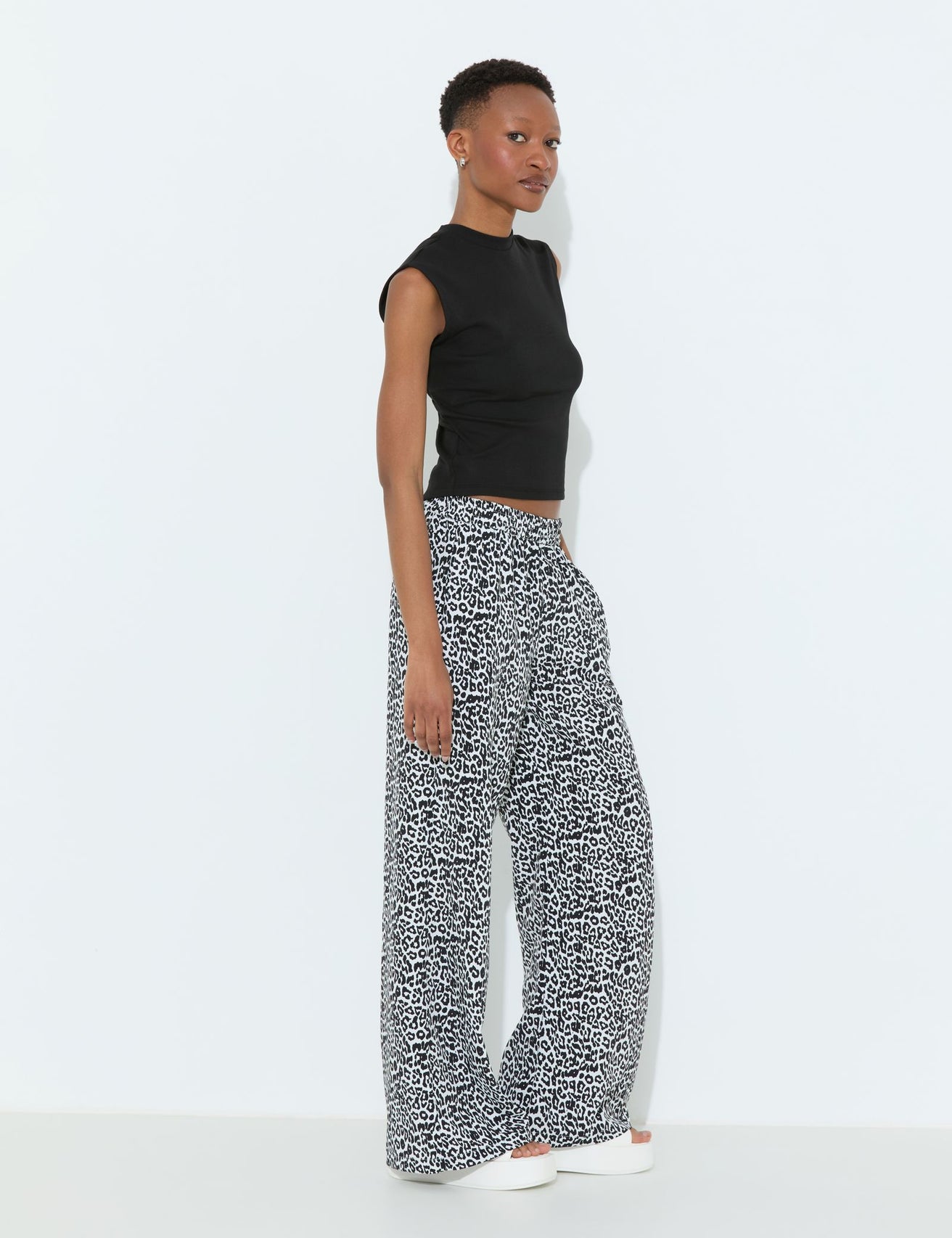 Pantalon léopard noir et blanc - Image 3