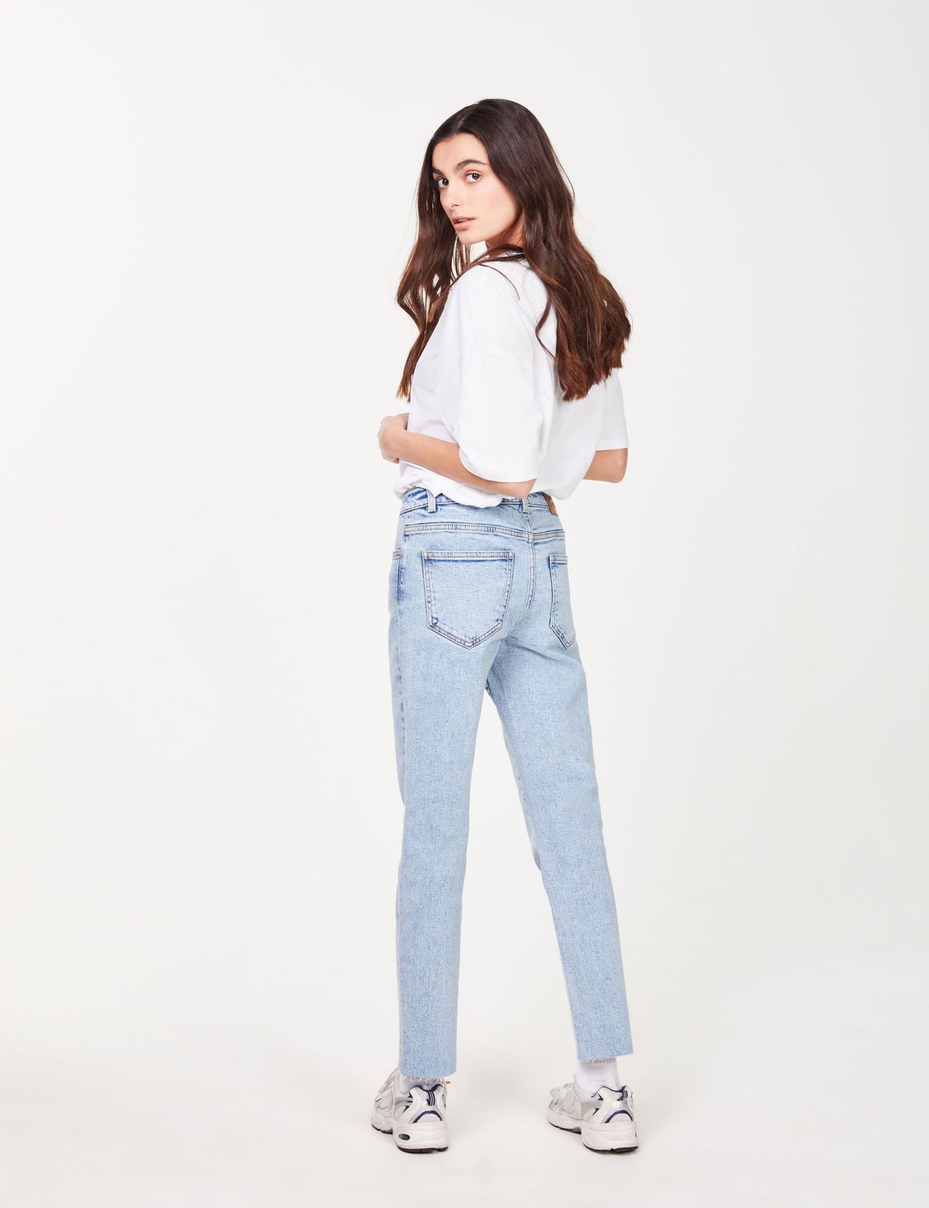 Jean bleu coupe slim mom - Image 2