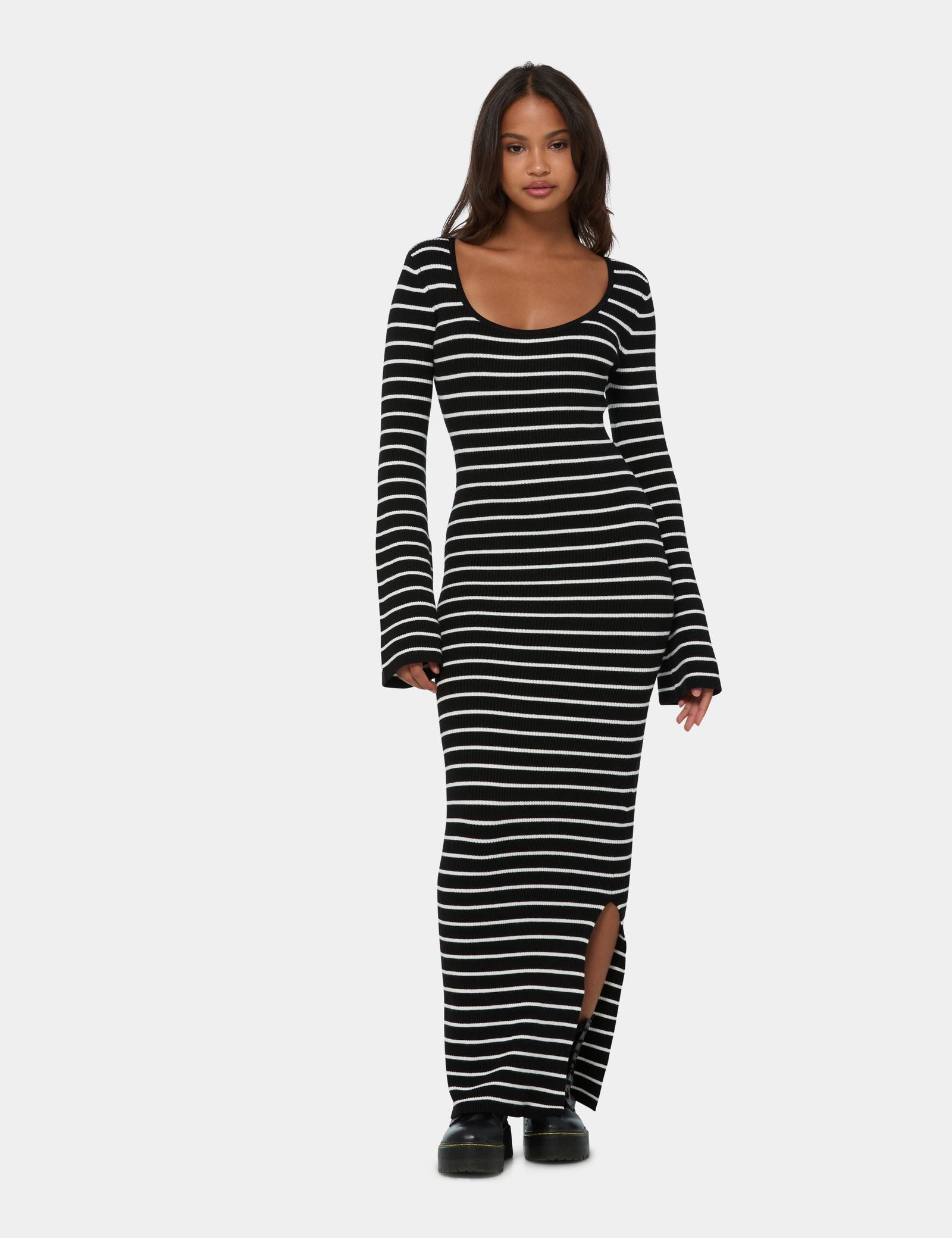 Robe longue à manches longues rayée blanc et noir