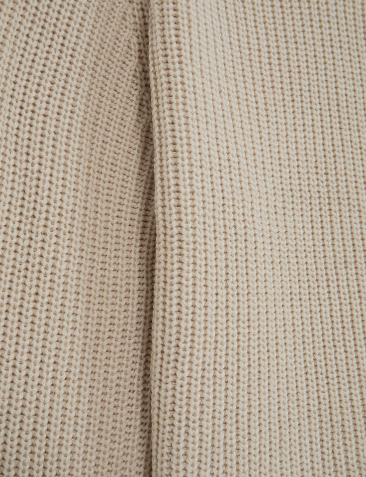 Pull en maille tressée beige