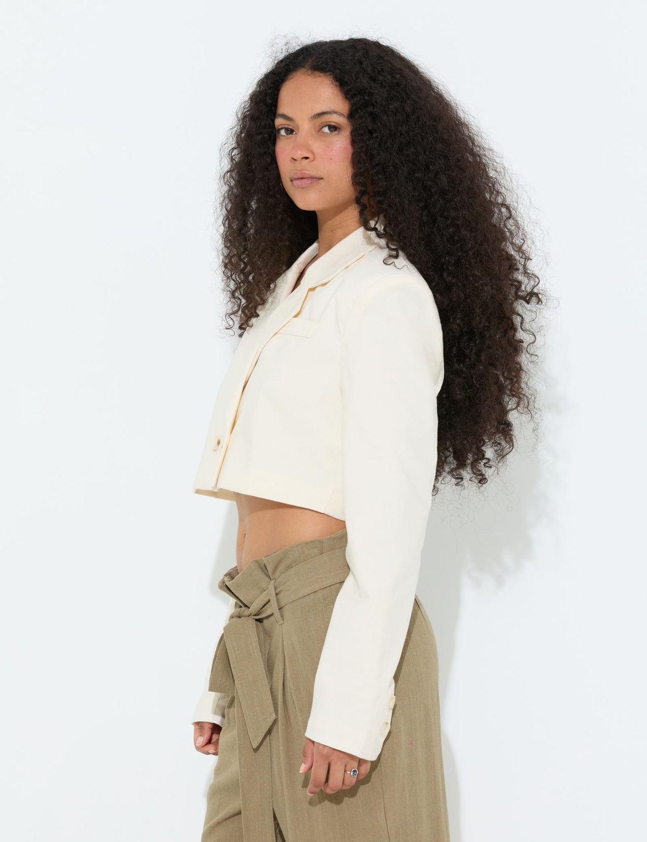 Veste de tailleur courte en lin blanche - Image 4