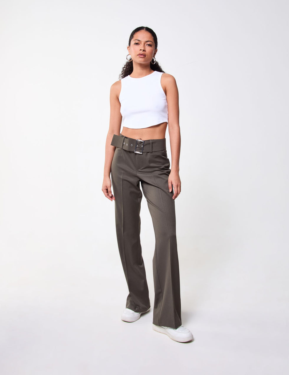 Pantalon de tailleur coupe flare kaki