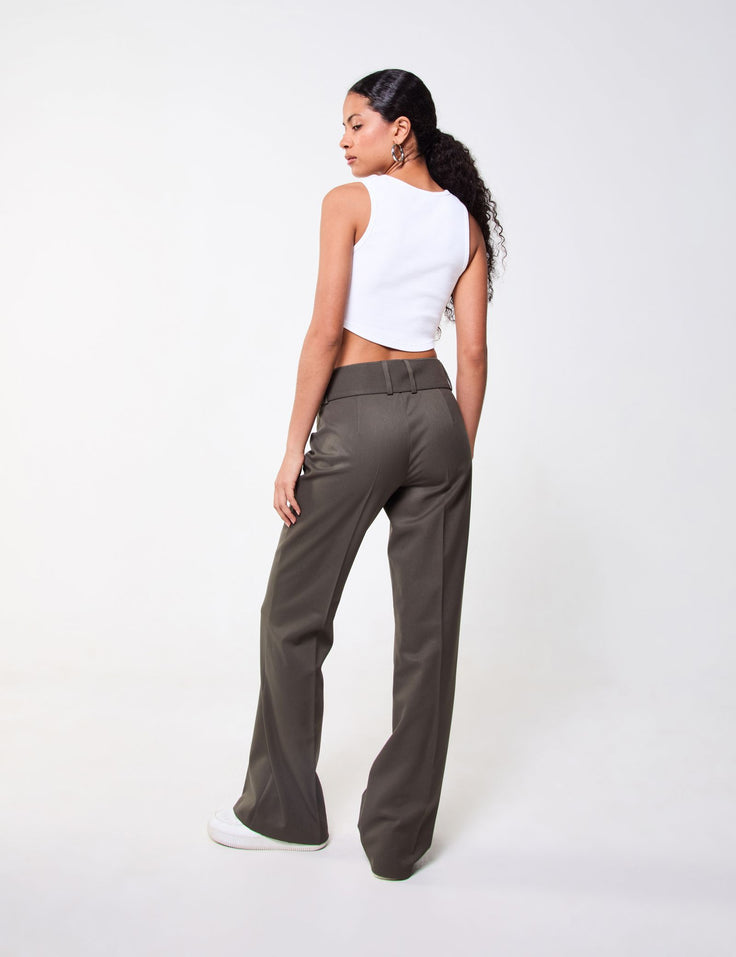 Pantalon de tailleur coupe flare kaki