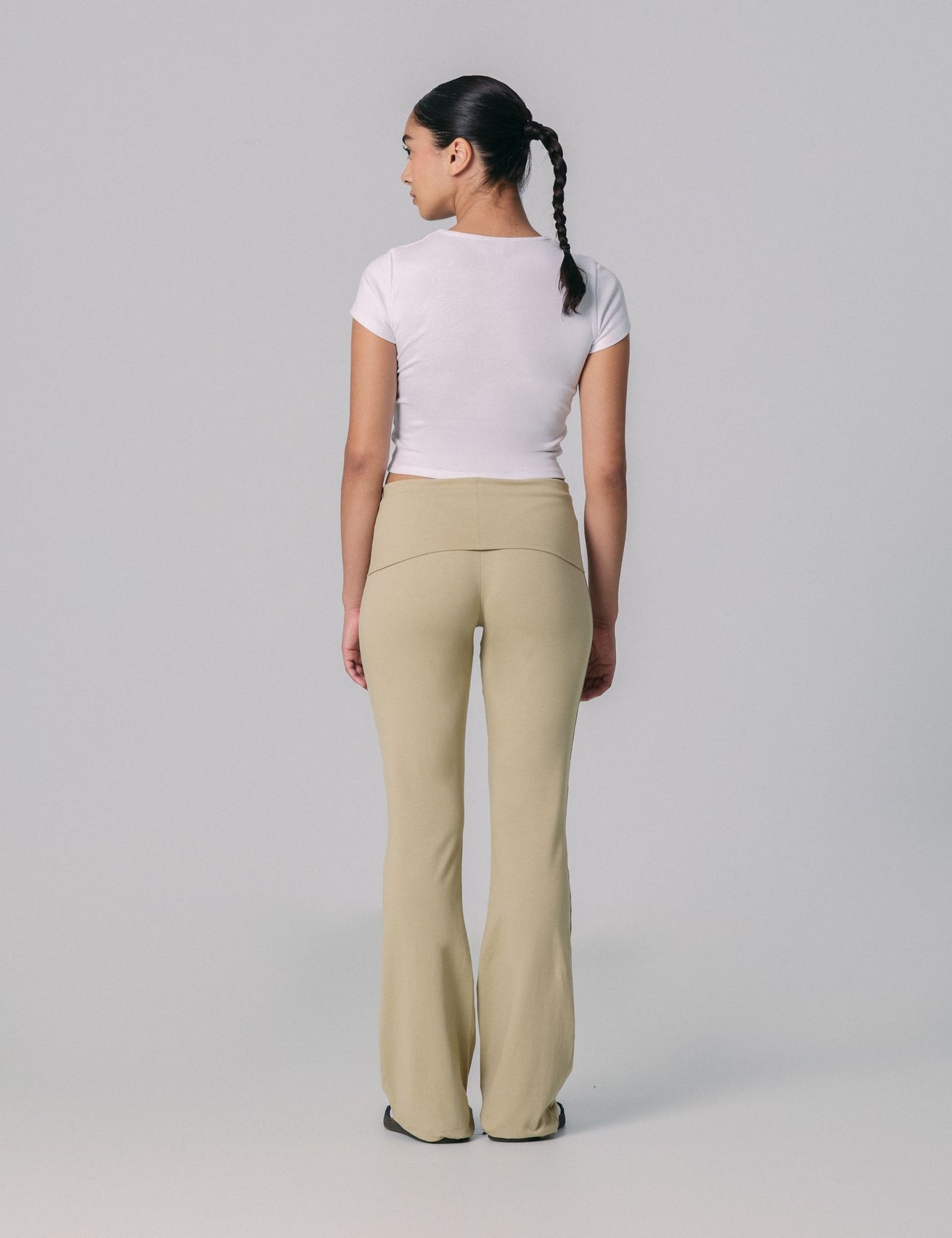 Pantalon évasé avec taille retroussée beige kaki - Image 2