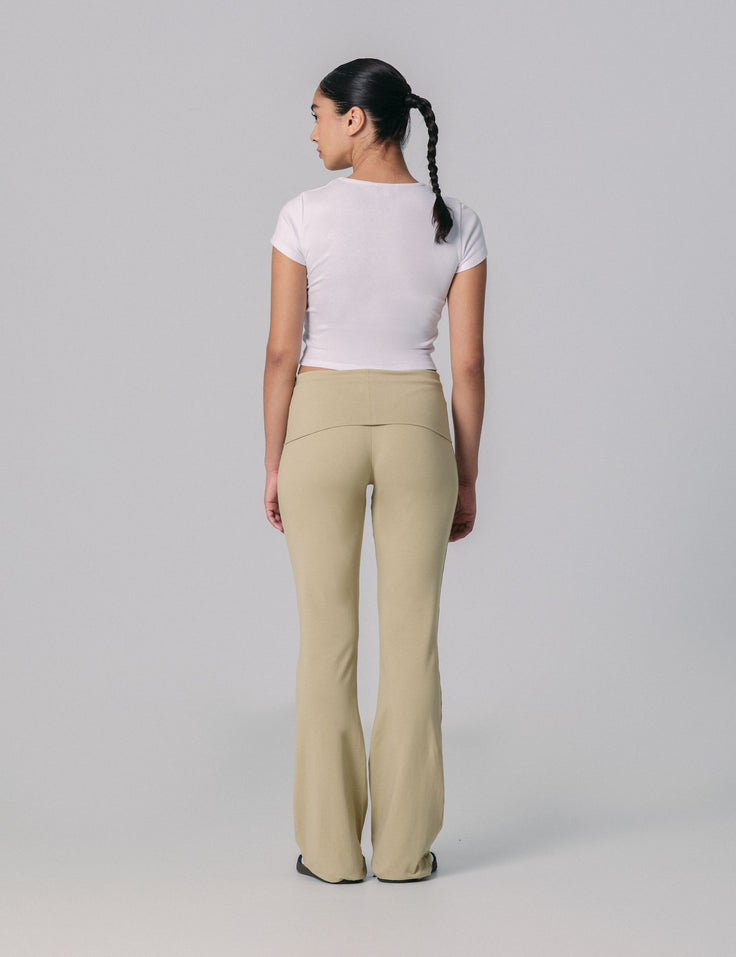 Pantalon évasé avec taille retroussée beige kaki