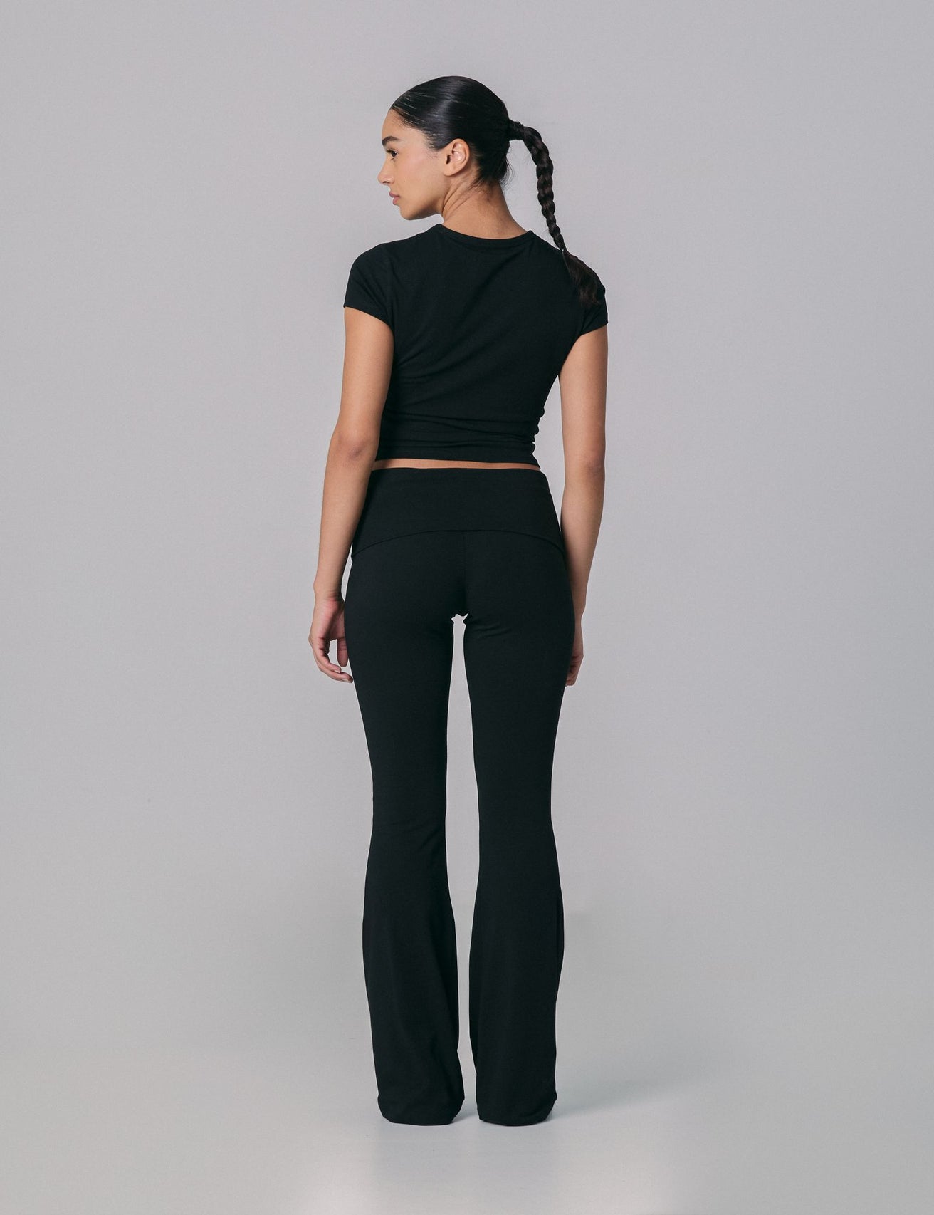 Pantalon évasé avec taille retroussée noir - Image 2