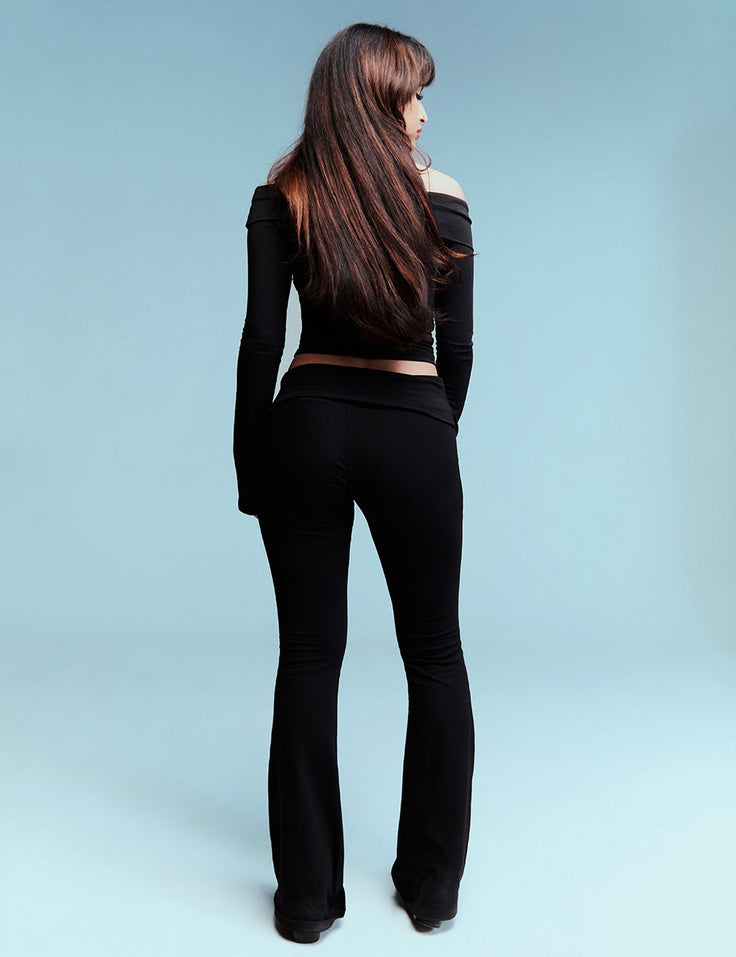 Pantalon évasé avec taille retroussée noir