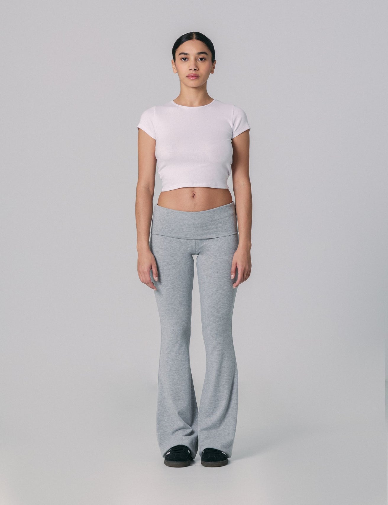 Pantalon évasé avec taille retroussée gris chiné - Image 1