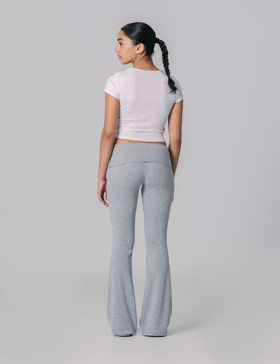 Pantalon évasé avec taille retroussée gris chiné