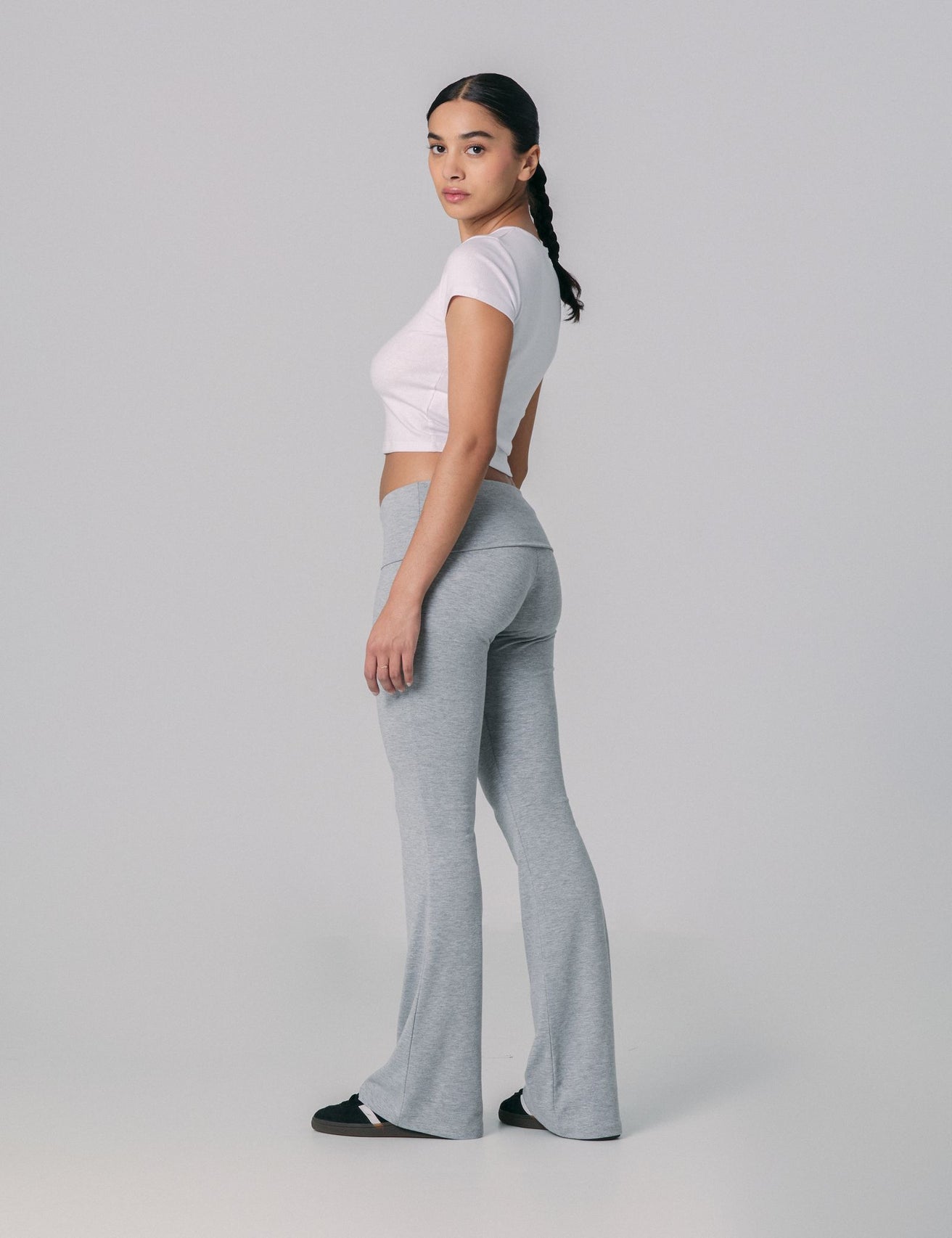 Pantalon évasé avec taille retroussée gris chiné - Image 3