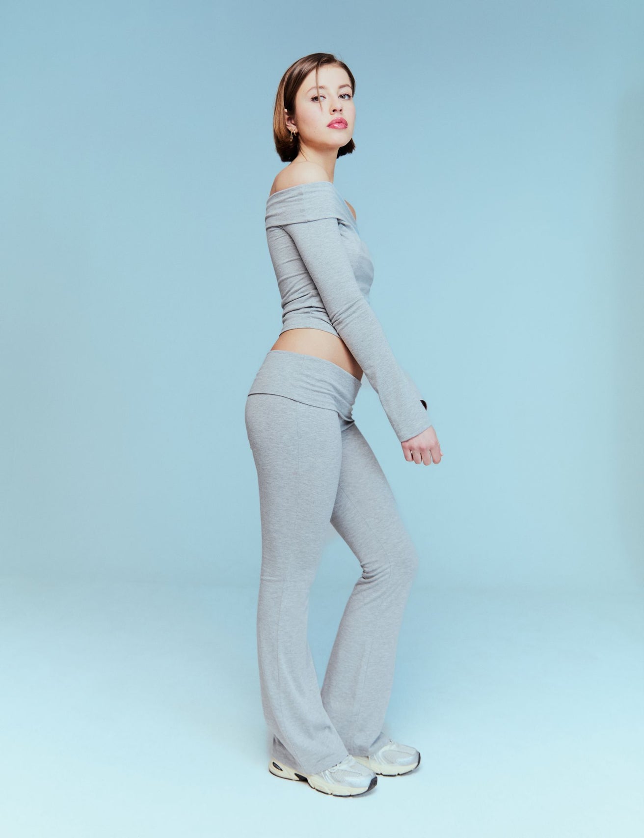 Pantalon évasé avec taille retroussée gris chiné - Image 1