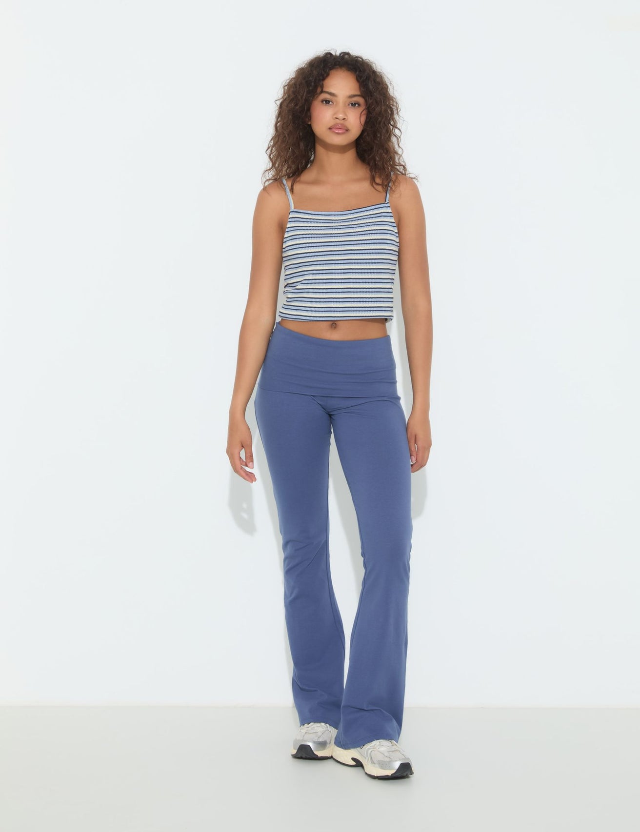 Pantalon évasé avec taille retroussée bleu ardoise - Image 5