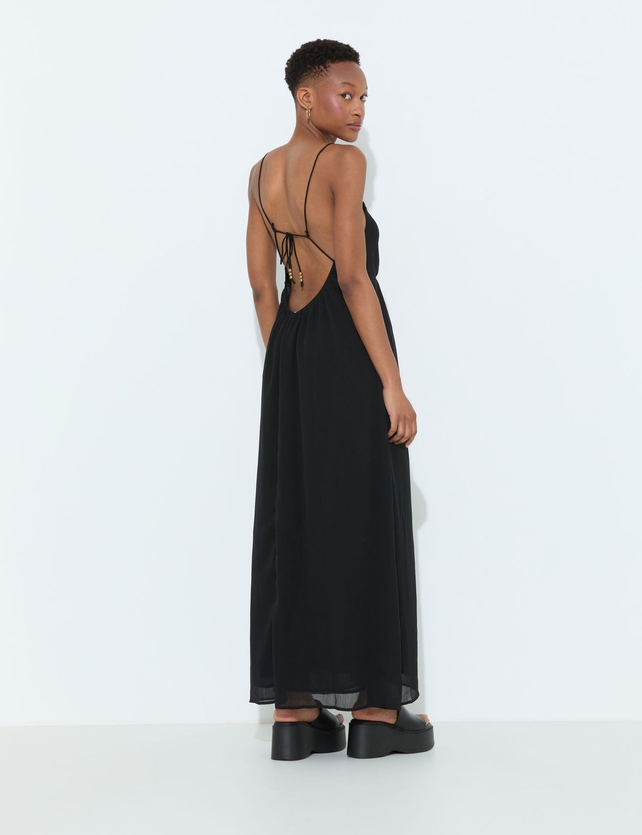 Robe longue noire - Image 1