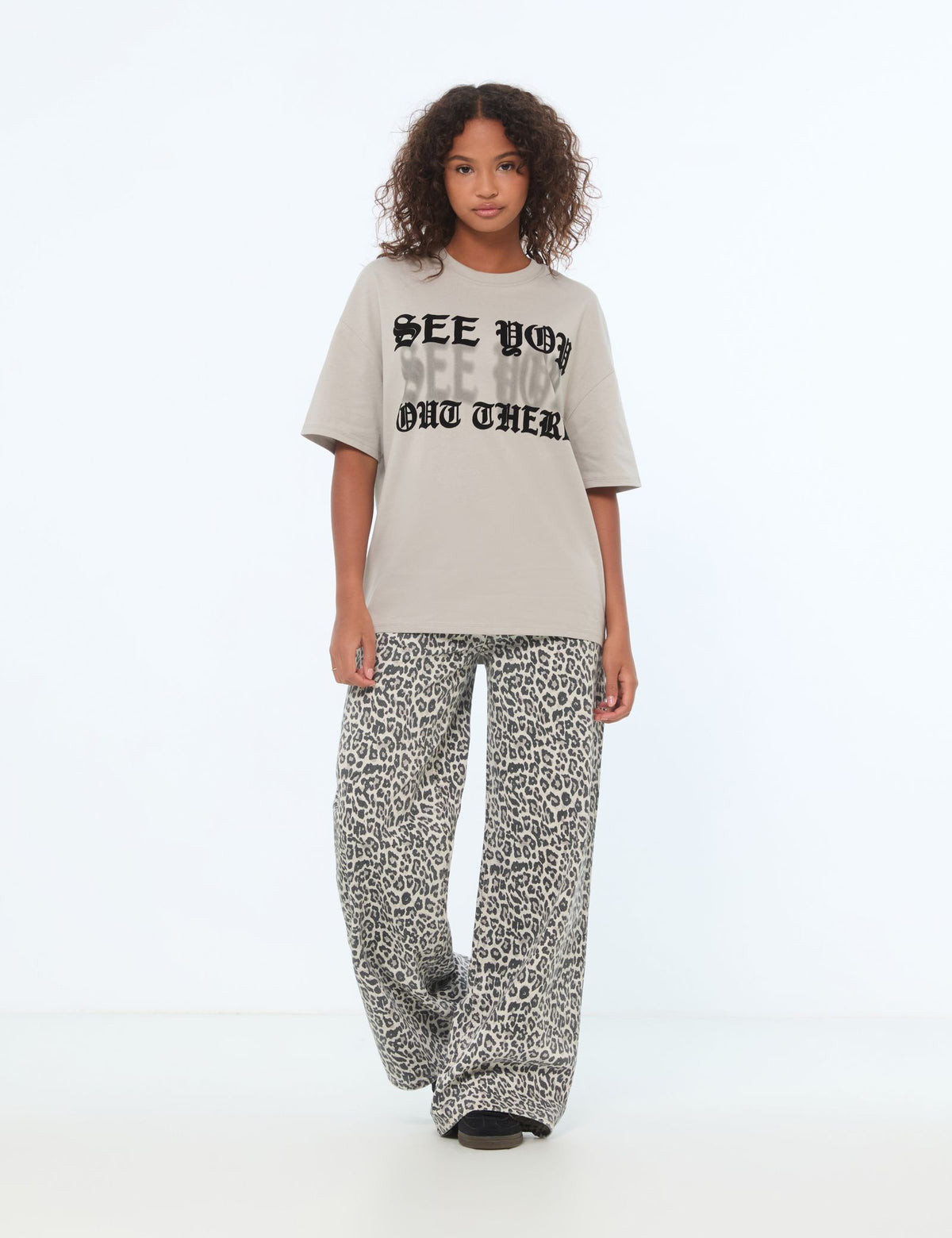 T-shirt oversize à message gris clair