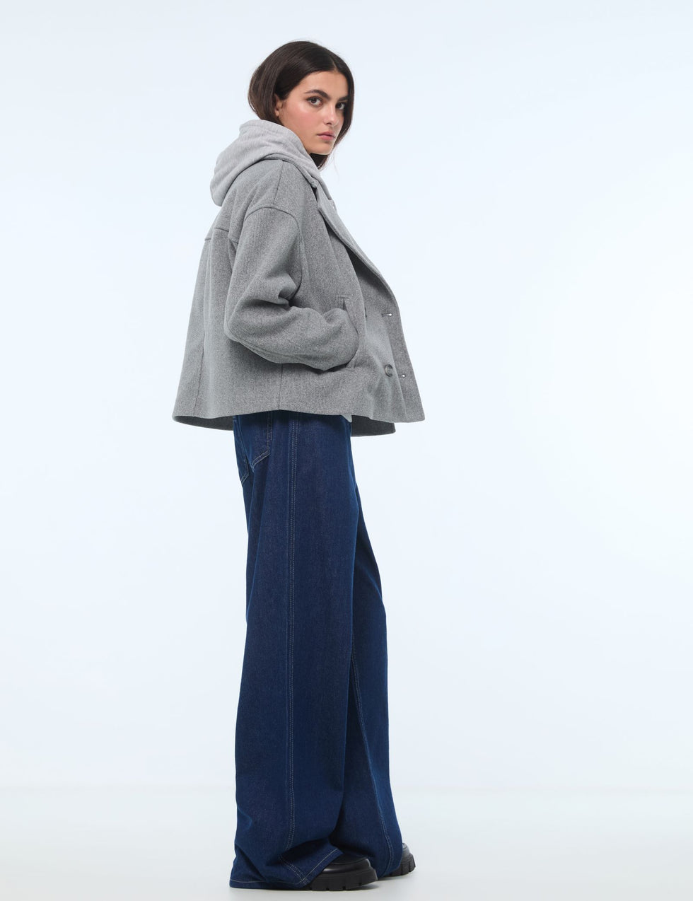 Manteau court coupe trench gris