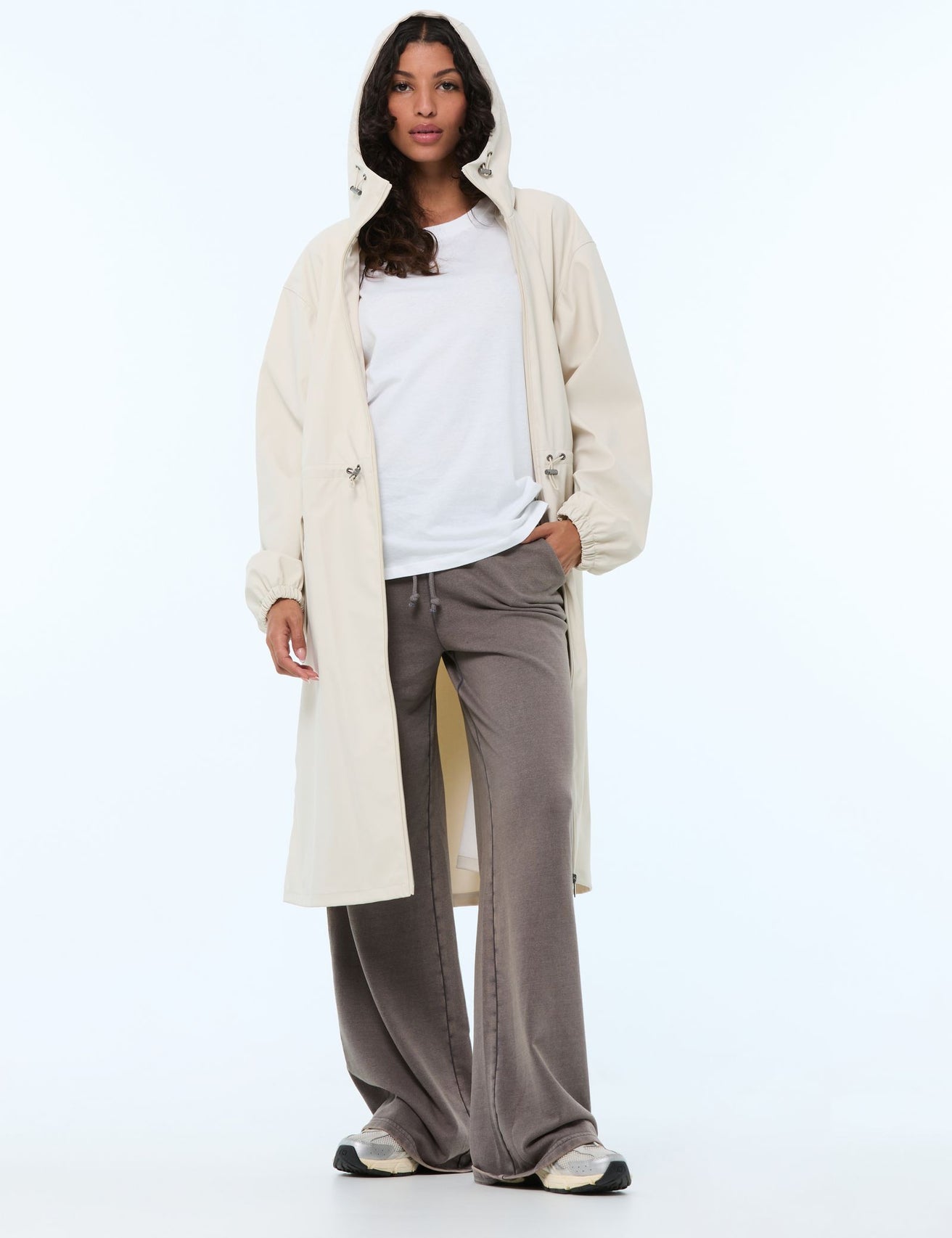 Manteau long imperméable beige - Image 1