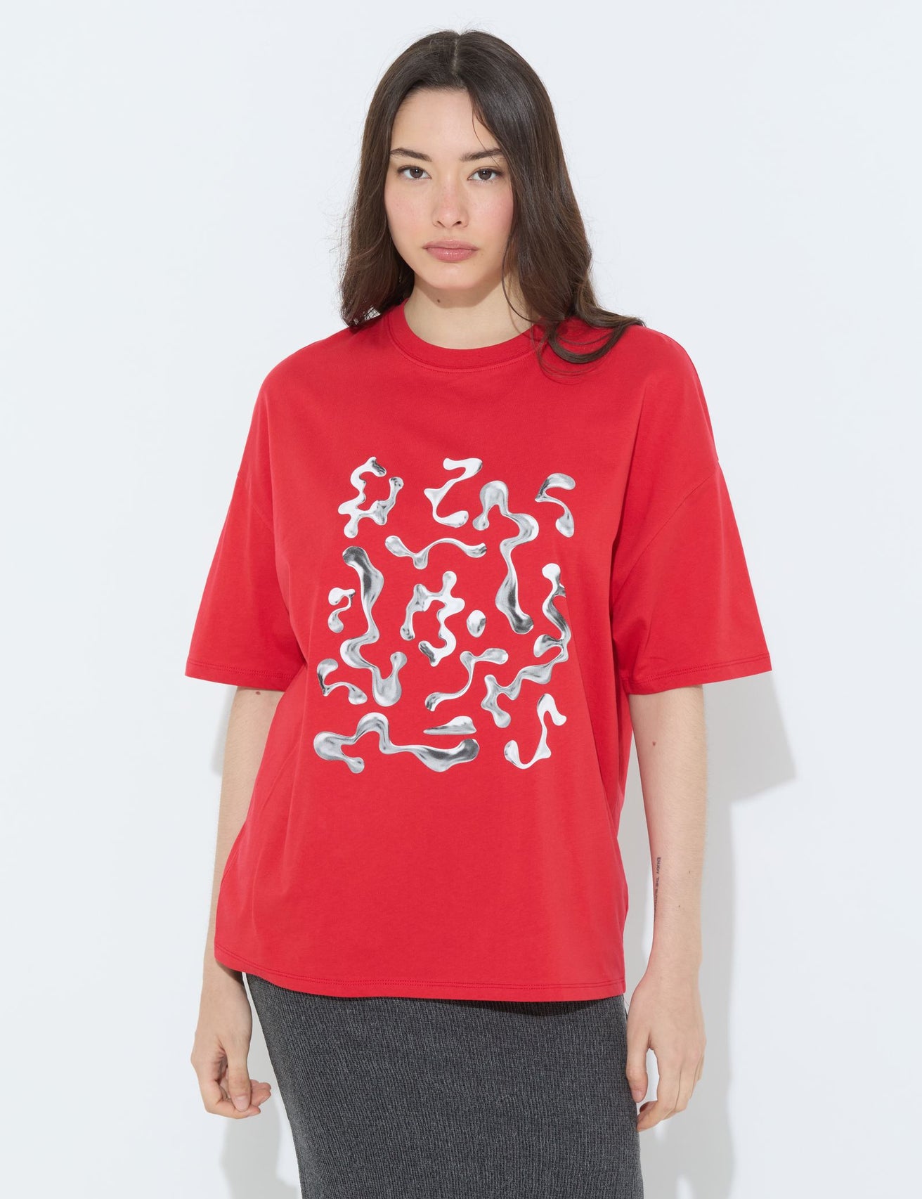 T-shirt oversize rouge à motif - Image 1