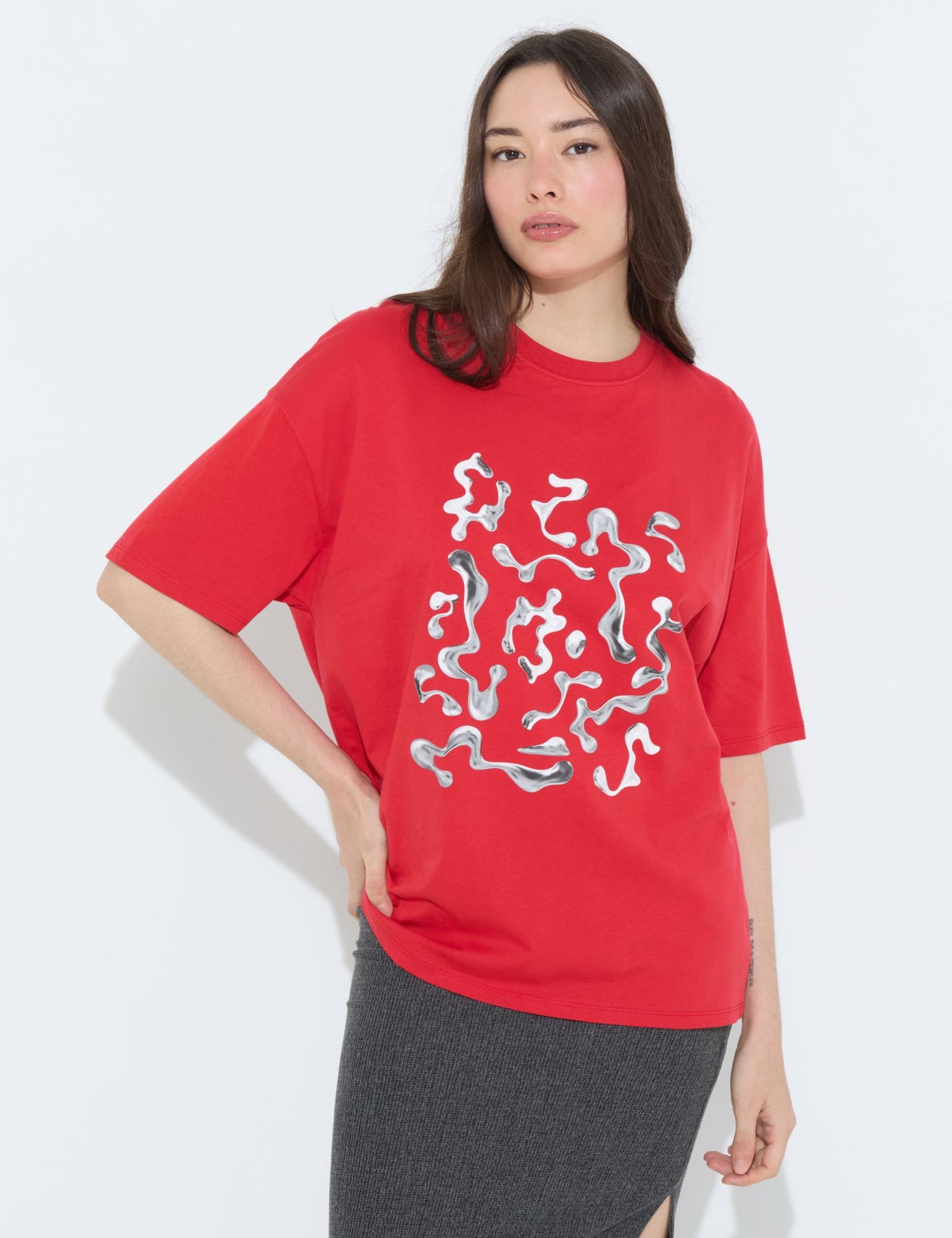 T-shirt oversize rouge à motif - Image 4