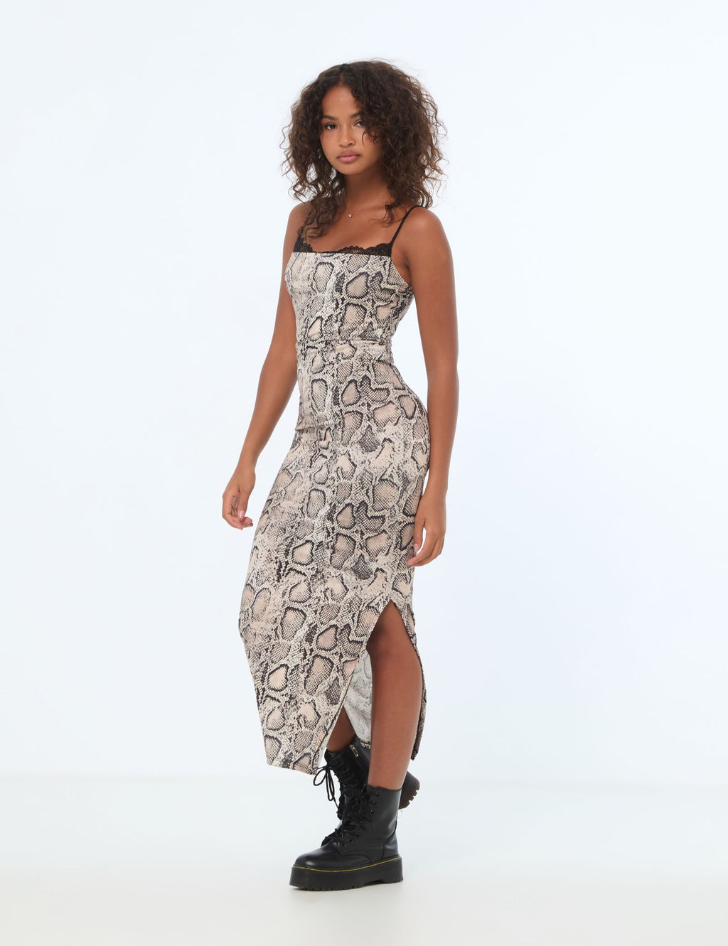 Robe fluide longue imprimé python crème