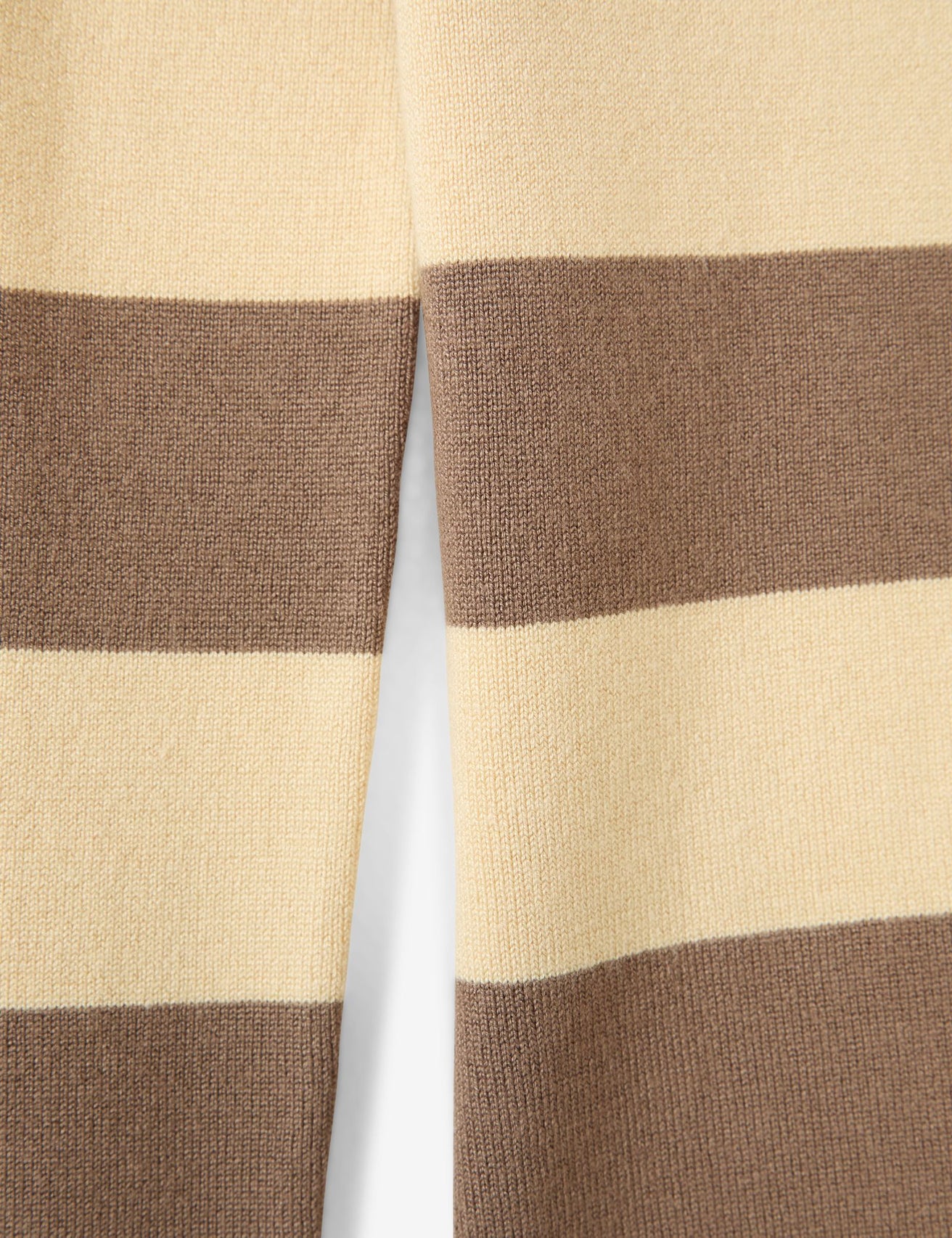 Pull à rayures beiges et marrons - Image 3