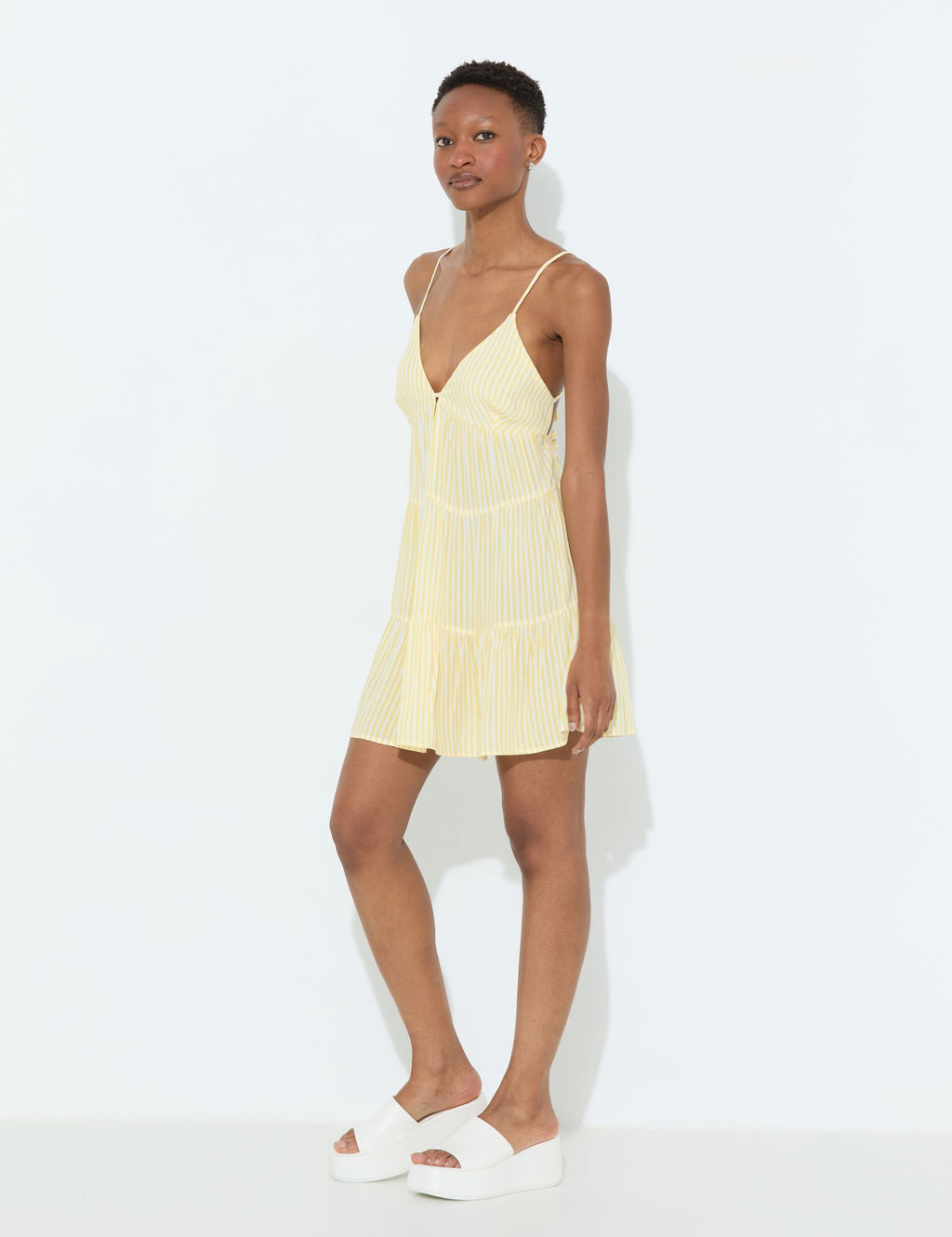 Robe courte a rayures jaune Jennyfer