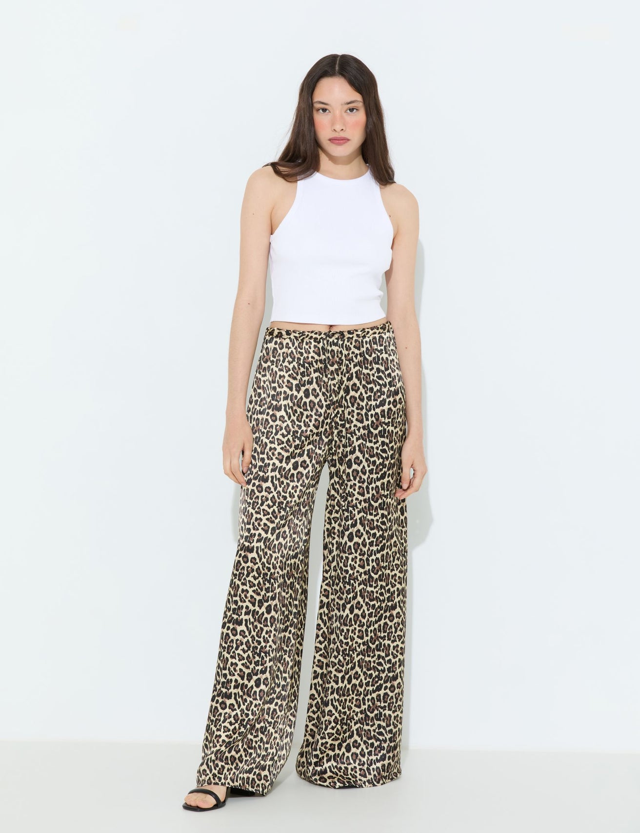 Pantalon fluide à motif beige foncé - Image 1