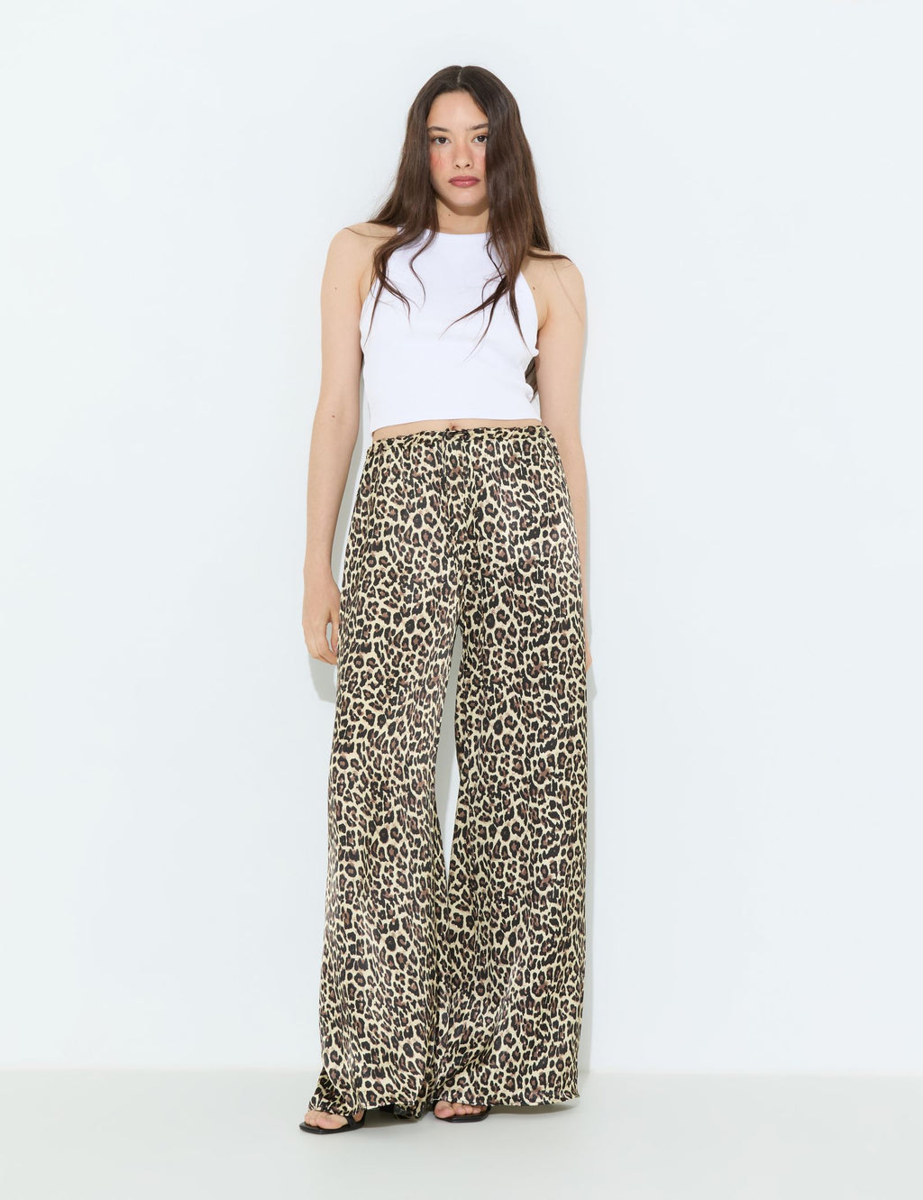 Pantalon fluide à motif beige foncé