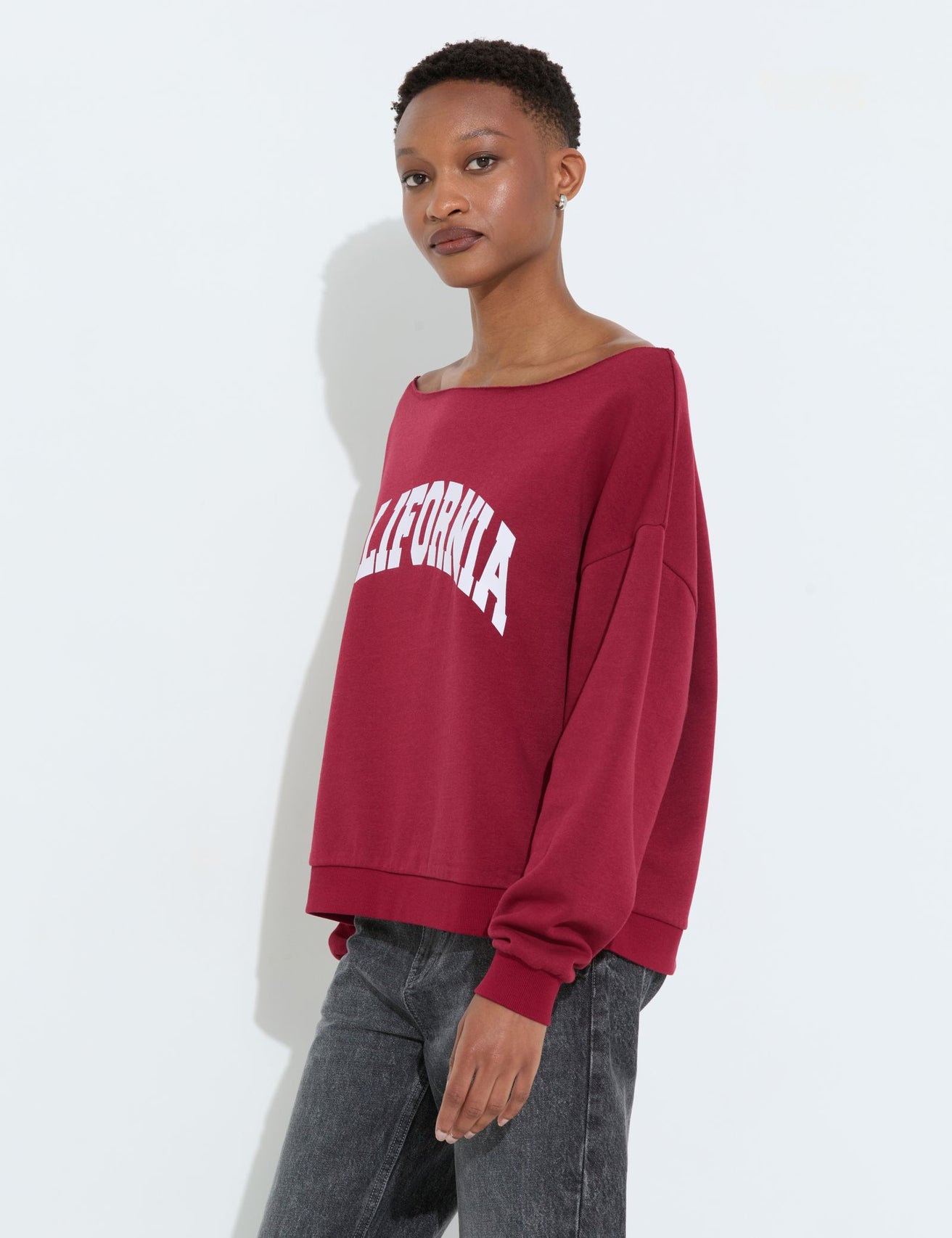 Sweatshirt oversize à message rouge foncé - Image 3