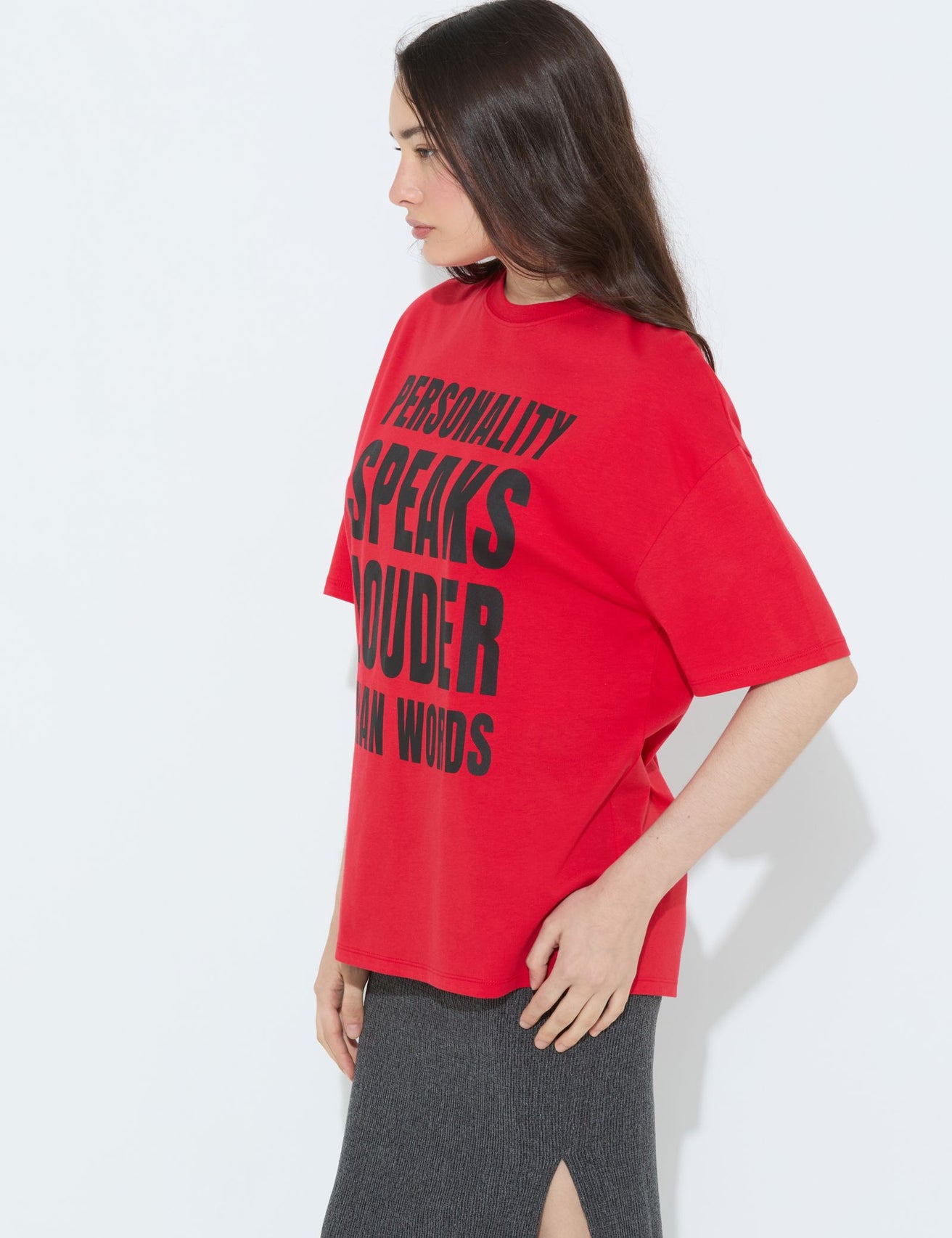 T-shirt oversize à message rouge - Image 3