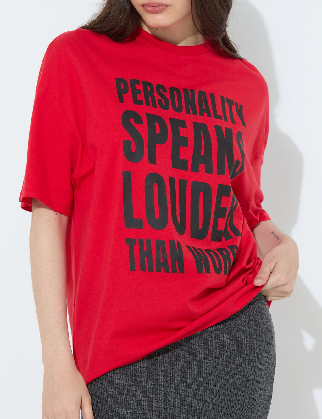 T-shirt oversize à message rouge