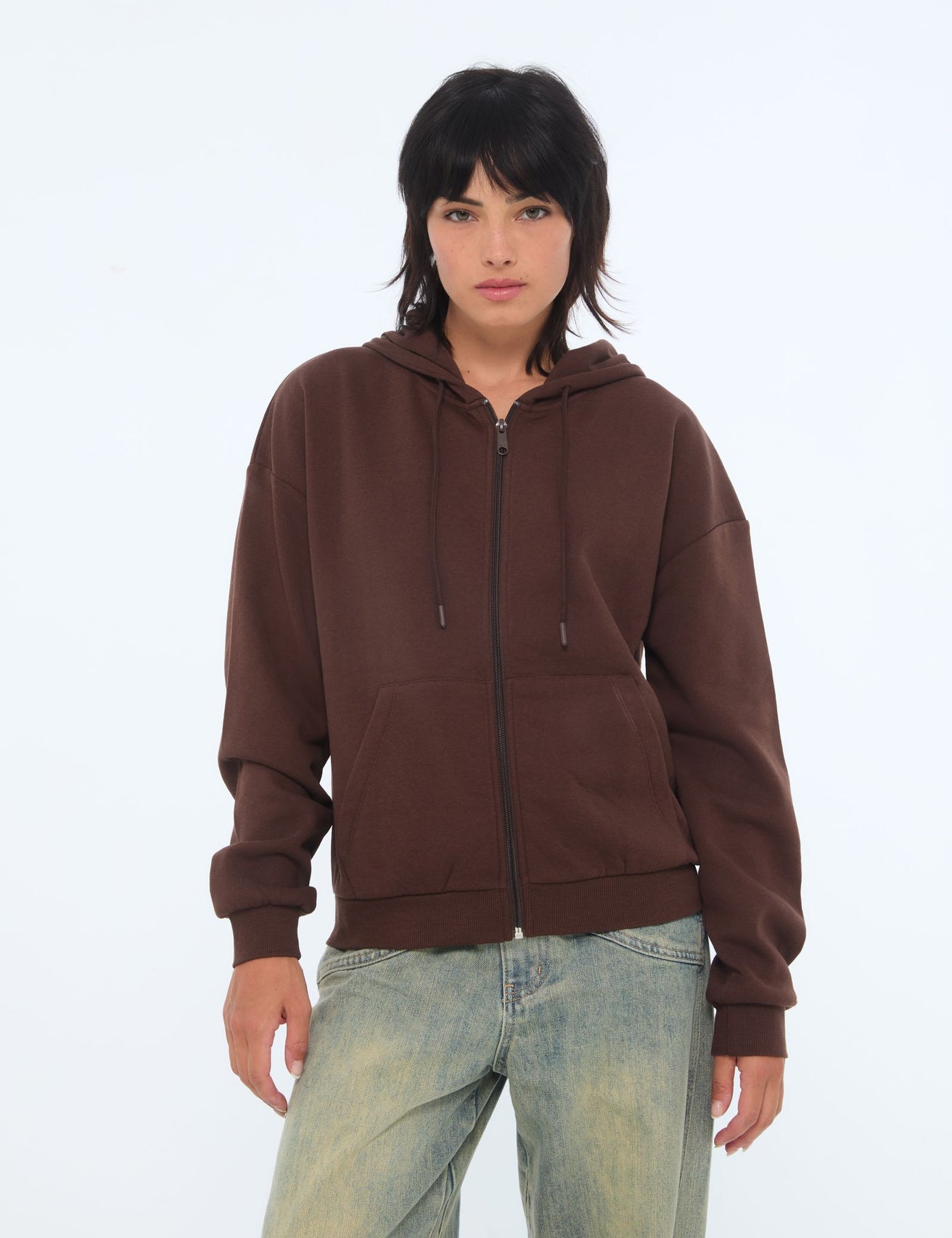 Sweat à capuche zippé marron foncé - Image 1