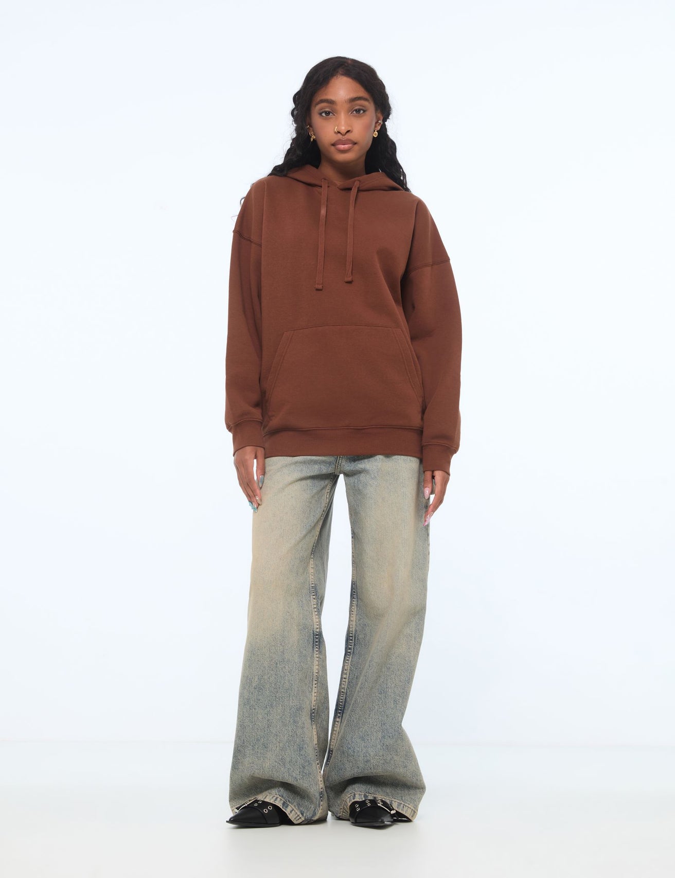 Sweat à capuche oversize marron - Image 3