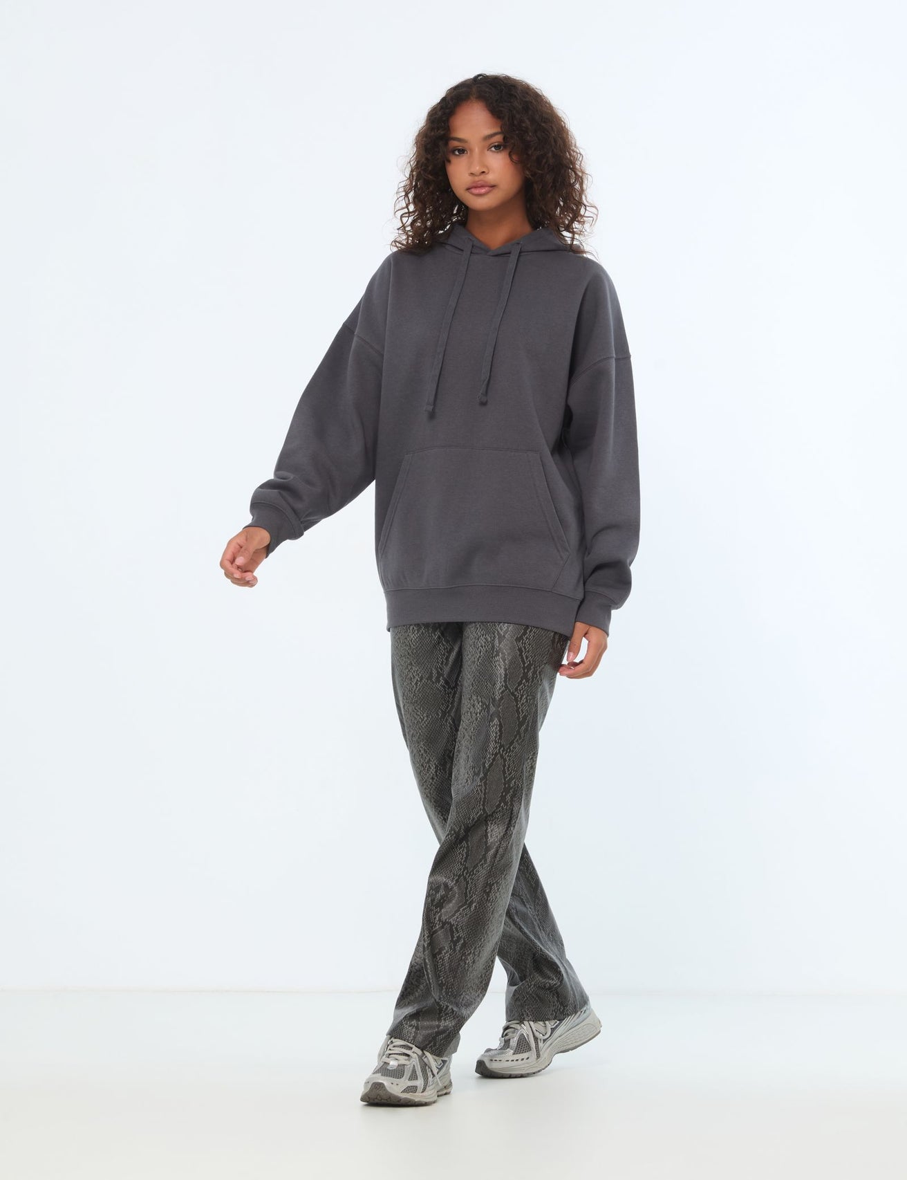 Sweat à capuche oversize gris foncé - Image 3