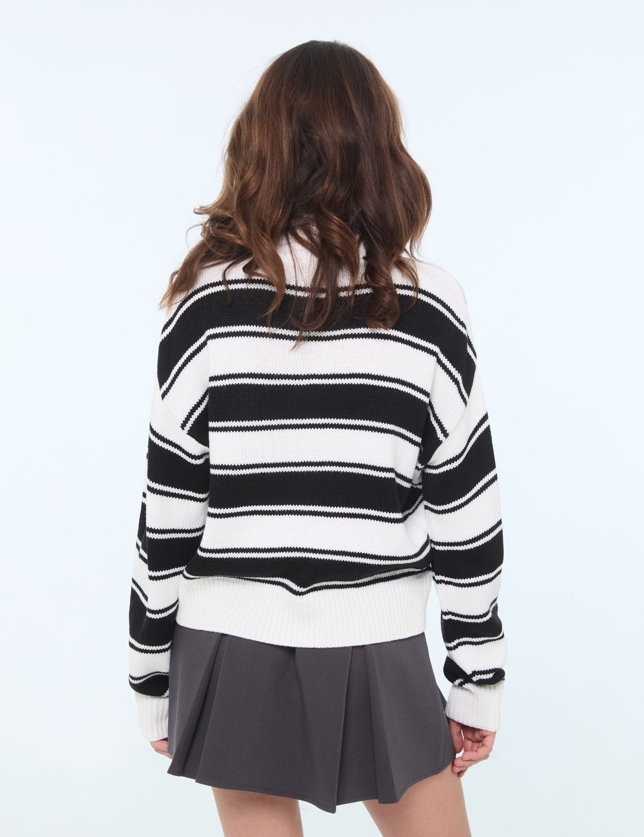 Pull en maille noir et blanc - Image 2