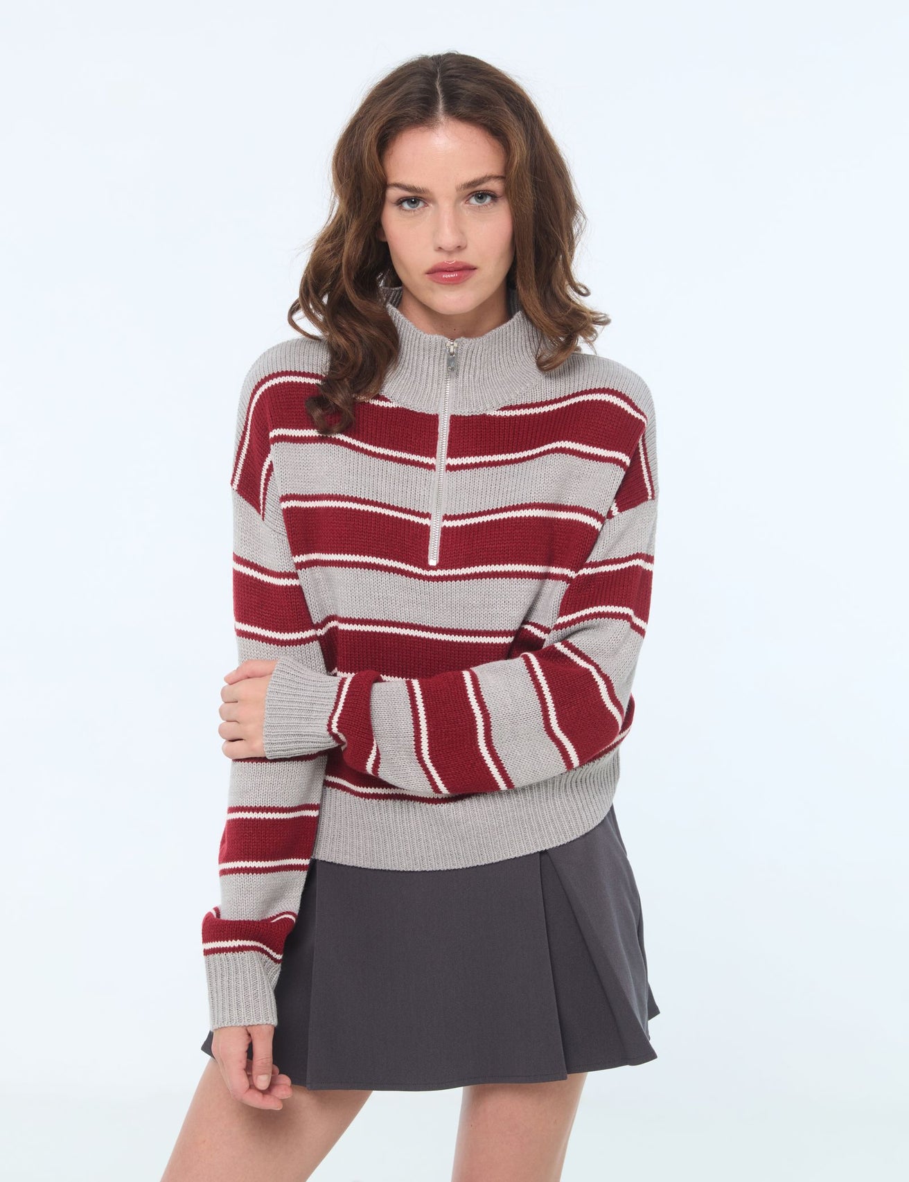 Pull en maille rouge et gris - Image 1