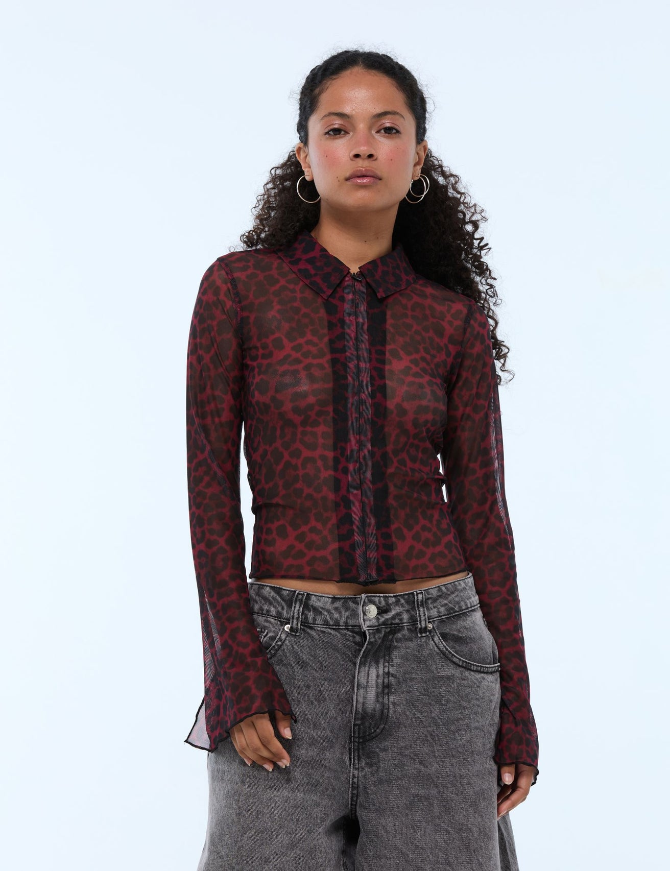 Chemise en mesh à motif rouge foncé - Image 1