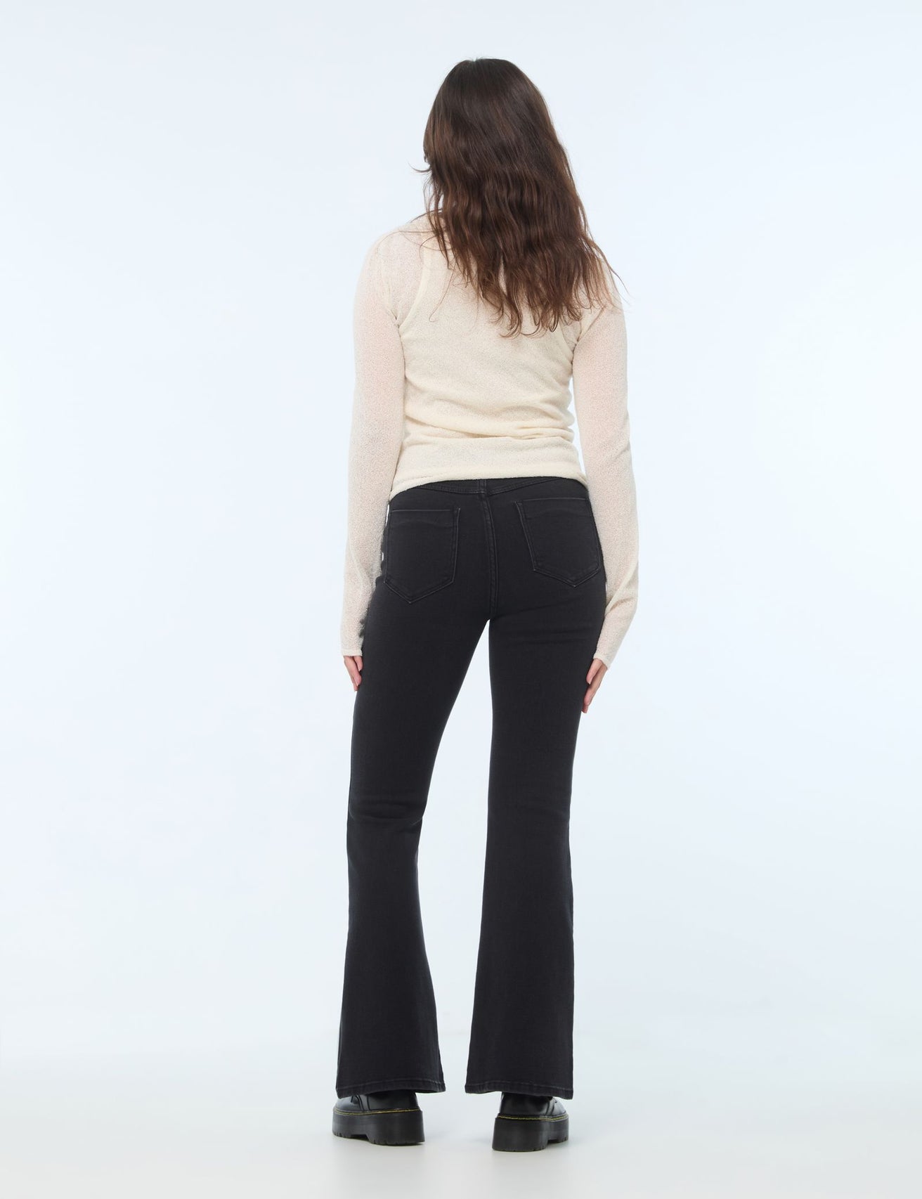 Jean taille moyenne coupe flare noir - Image 3