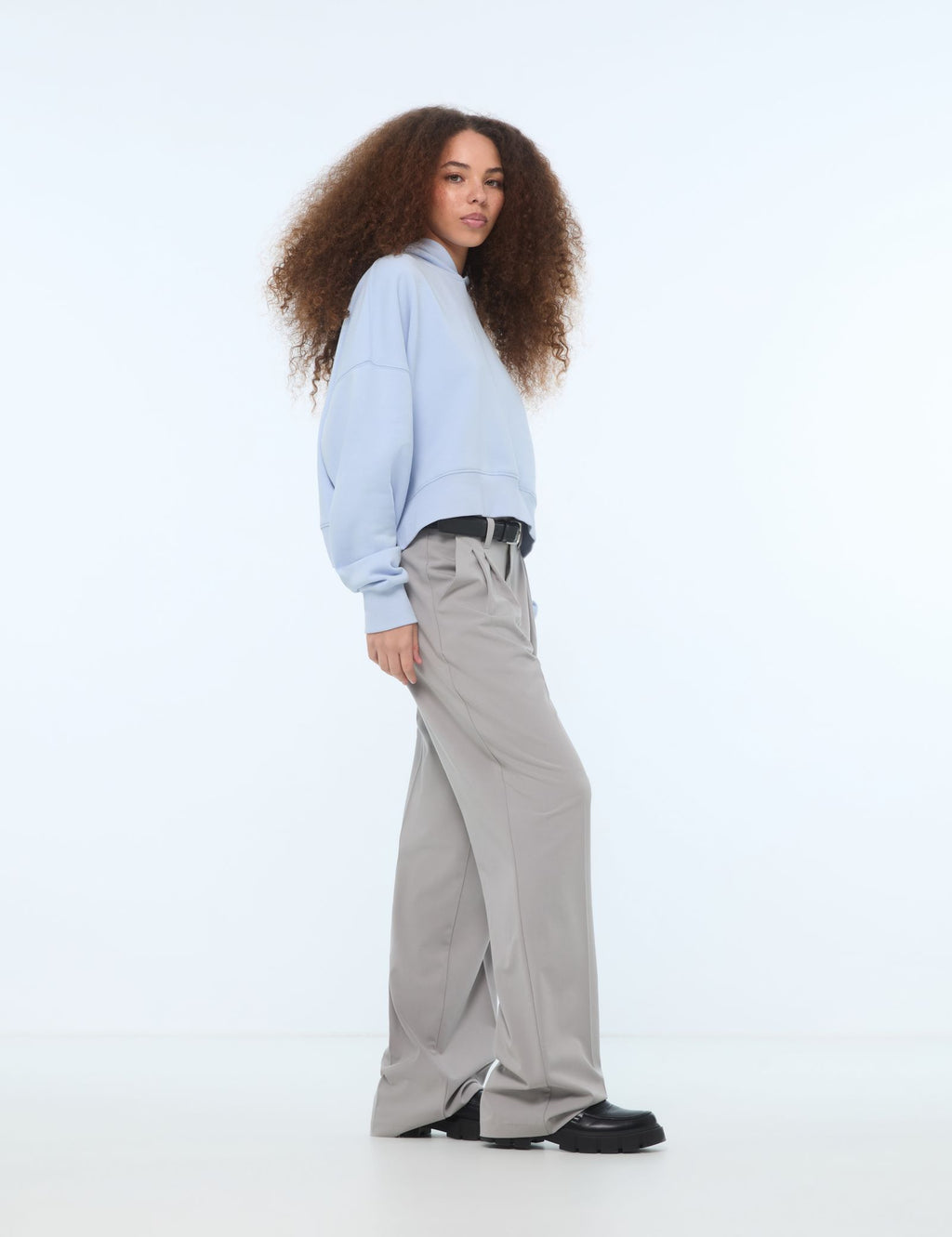 Pantalon tailleur avec ceinture gris clair Jennyfer