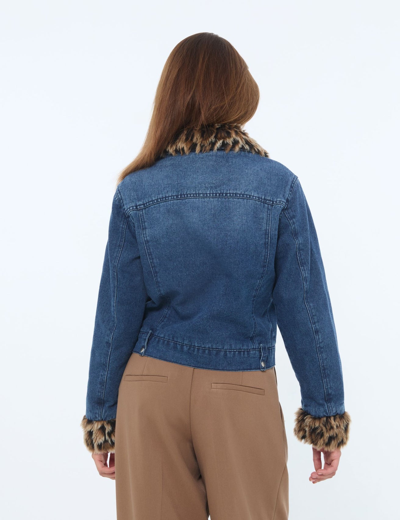 Veste en jean avec fausse fourrure bleue - Image 2