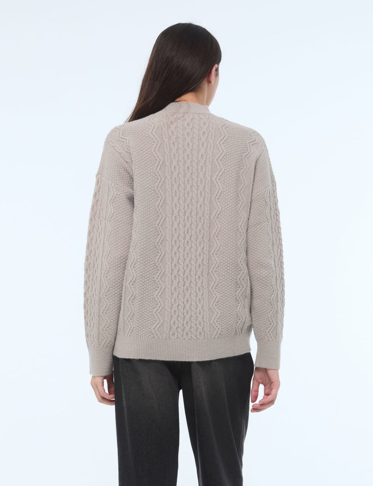 Pull à motifs, gris clair