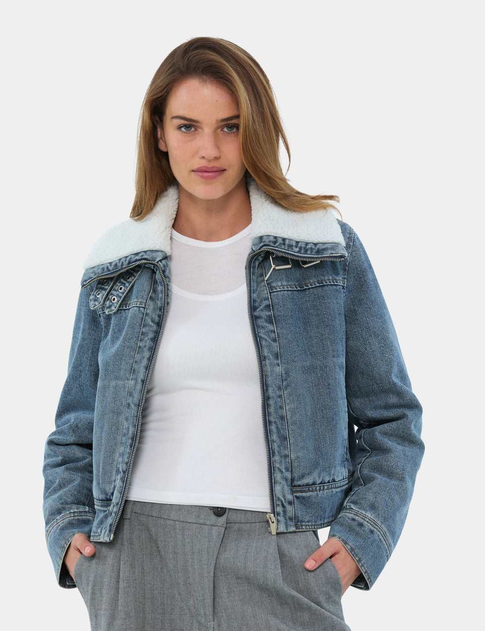 Veste en jean avec fausse fourrure intérieur bleue