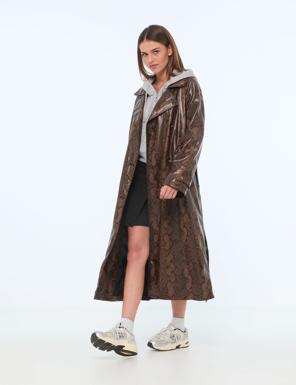 Trench long à motif python marron