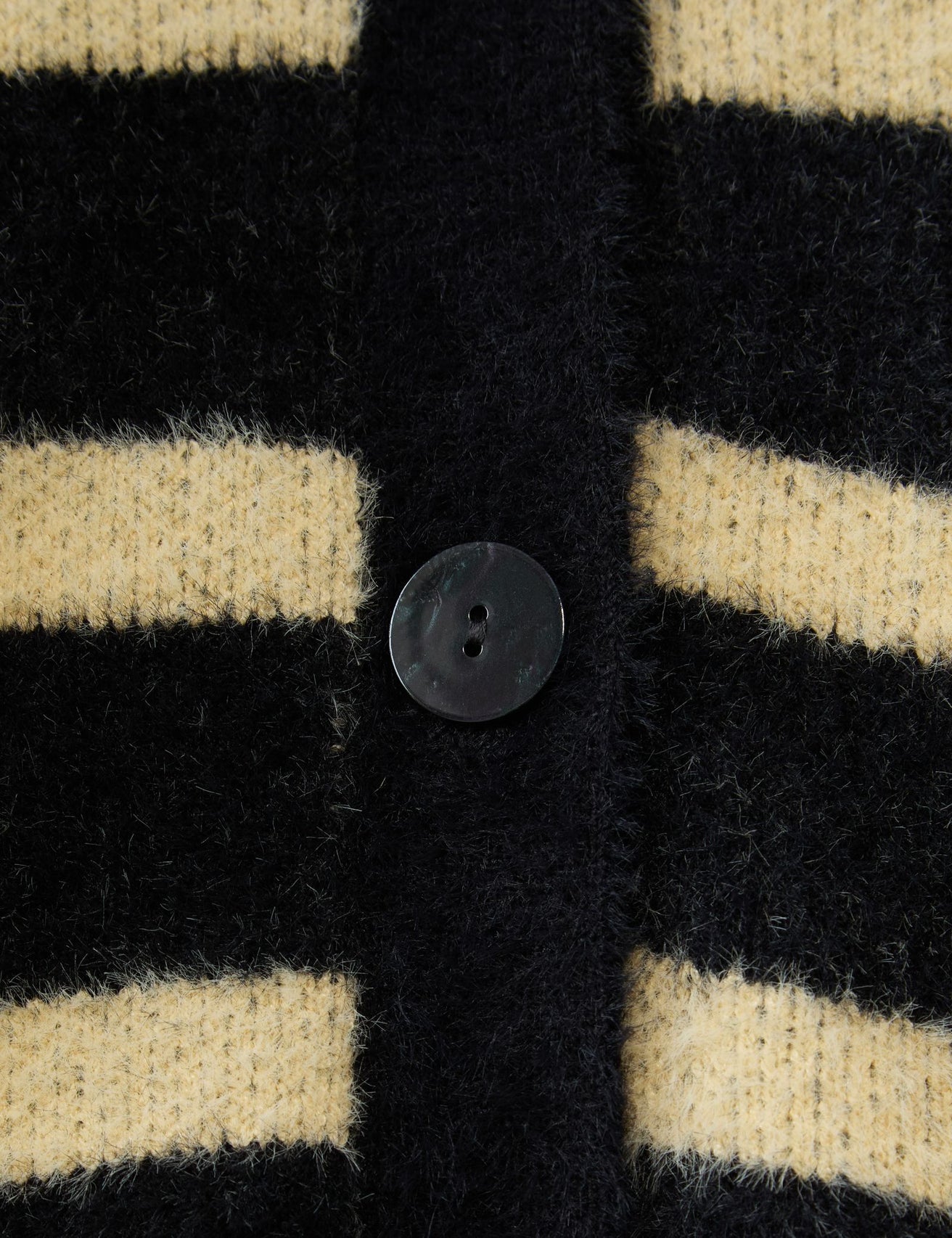 Cardigan doux rayé noir et jaune - Image 2