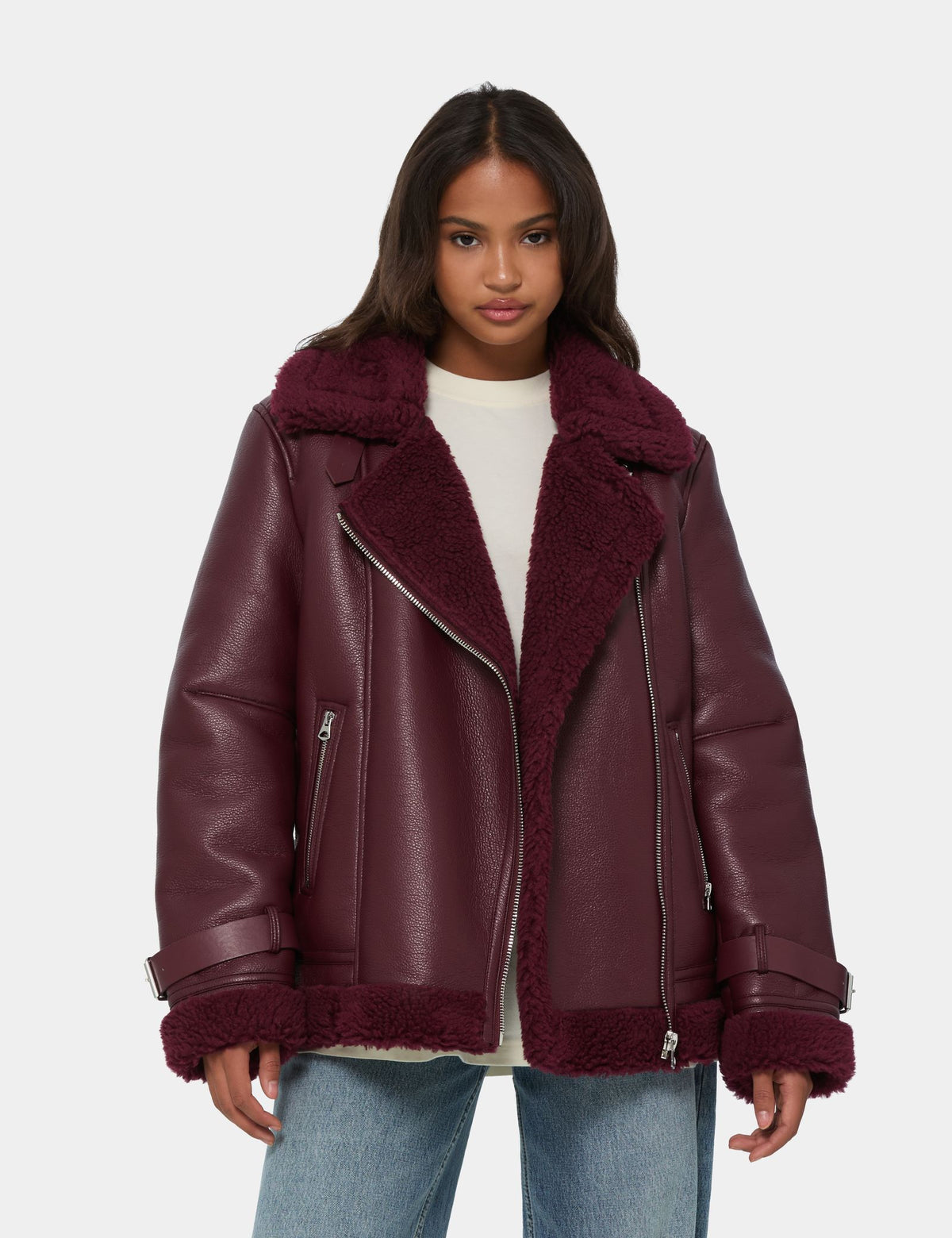 Veste en matière enduite avec fausse fourrure rouge bordeaux