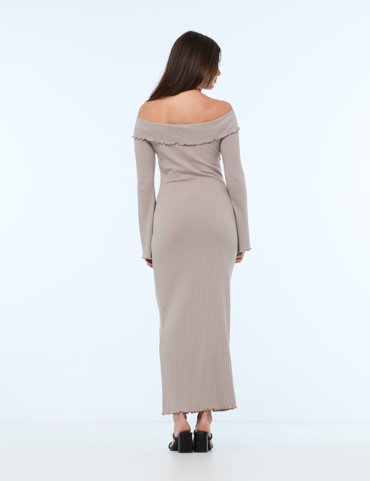 Robe longue col bardot taupe