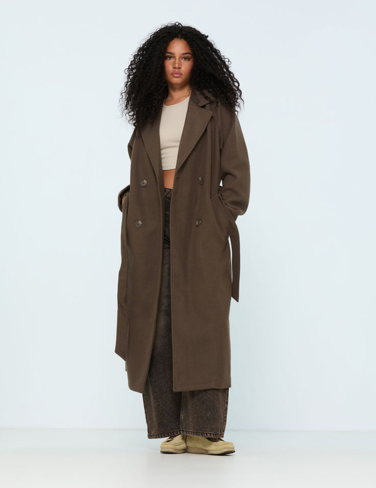 Manteau long à ceinture marron