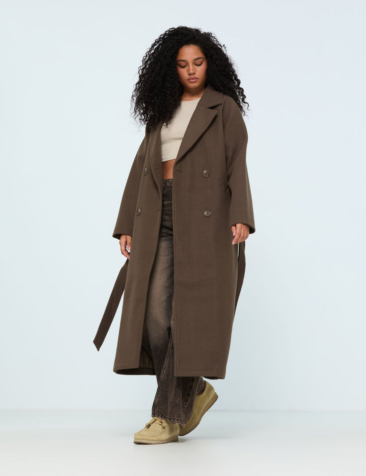 Manteau long à ceinture marron