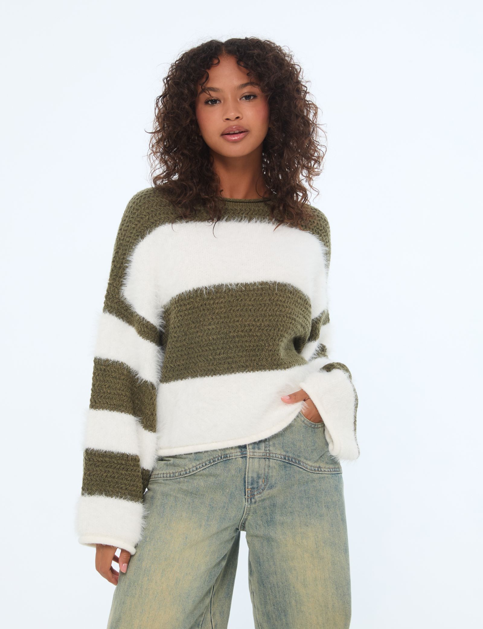 Pull vert olive et blanc en maille