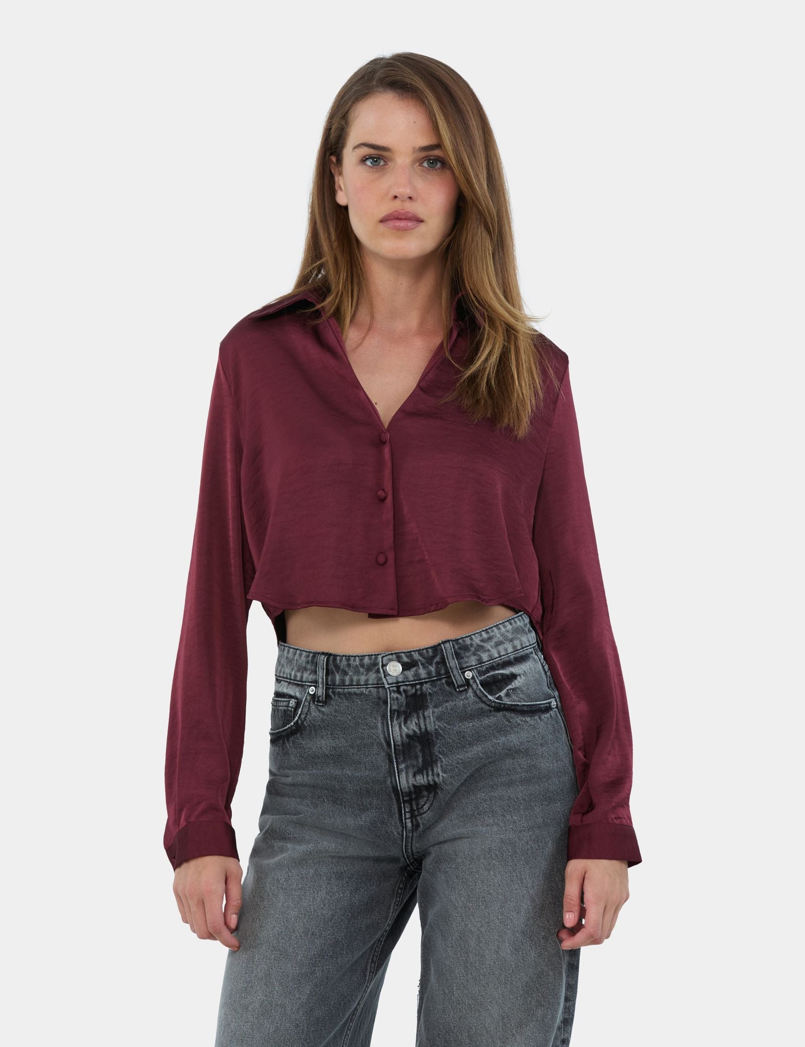 Chemise courte satinée prune