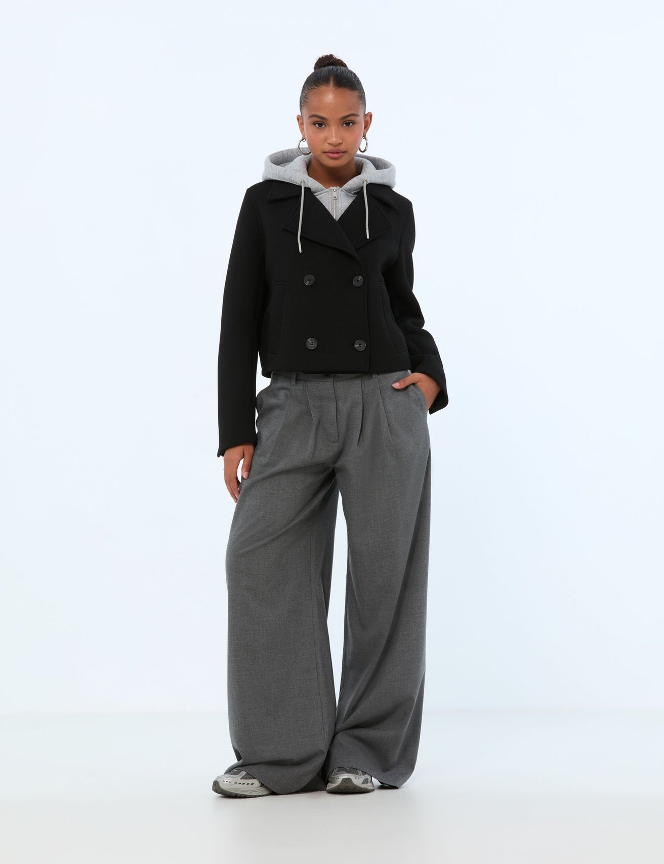 Pantalon palazzo gris moyen avec bandes blanches - Image 1